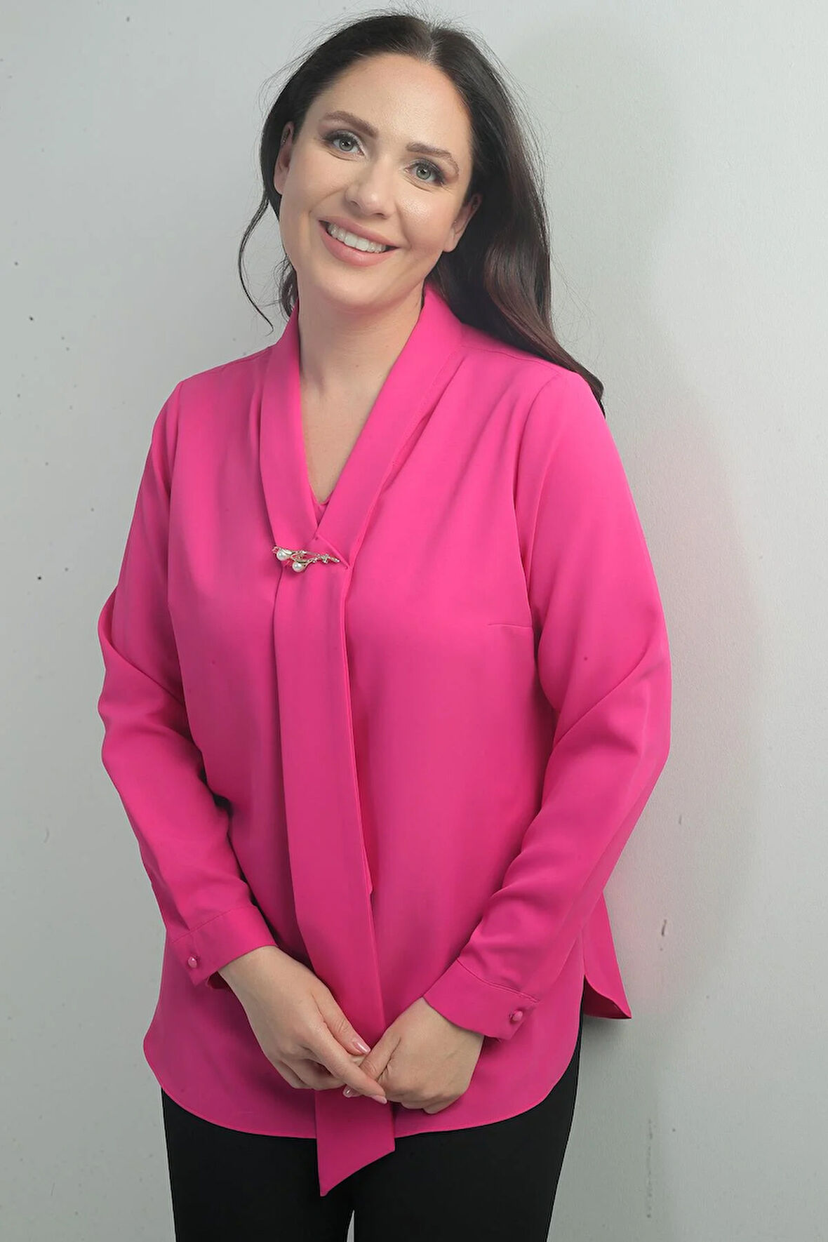 Kadın V Yaka Fularlı Krep Saten Büyük Beden Bluz