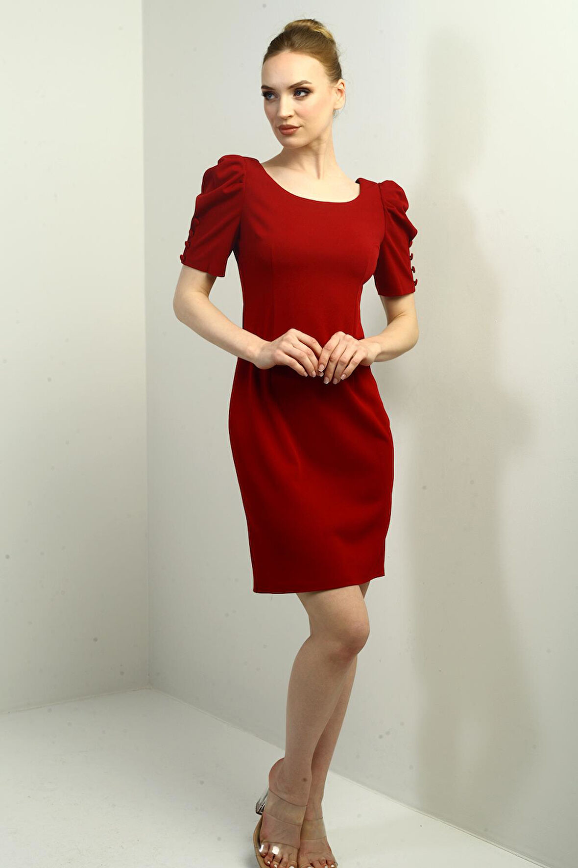 Kadın Kayık Yaka Kolları Düğmeli Pileli Arkası Fermuarlı Elbise