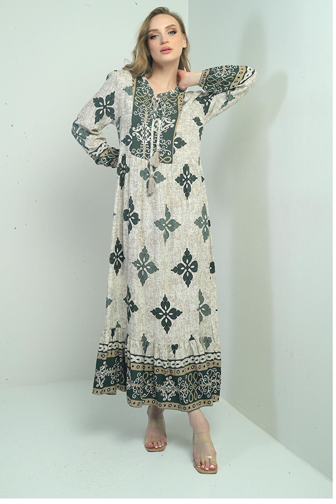 Kadın Yaka Bağcıklı Etnik Desenli Uzun Tesettür Elbise