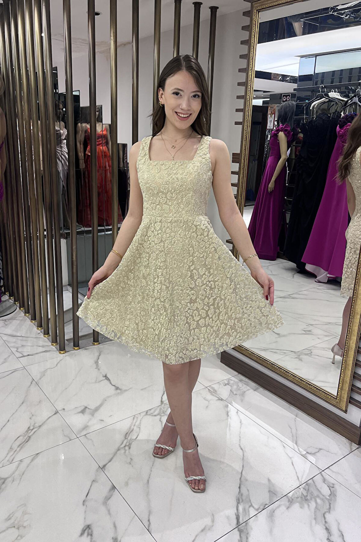 Kadın Kalın Askılı Astarlı Sim Flok Baskılı Kısa Kloş Elbise