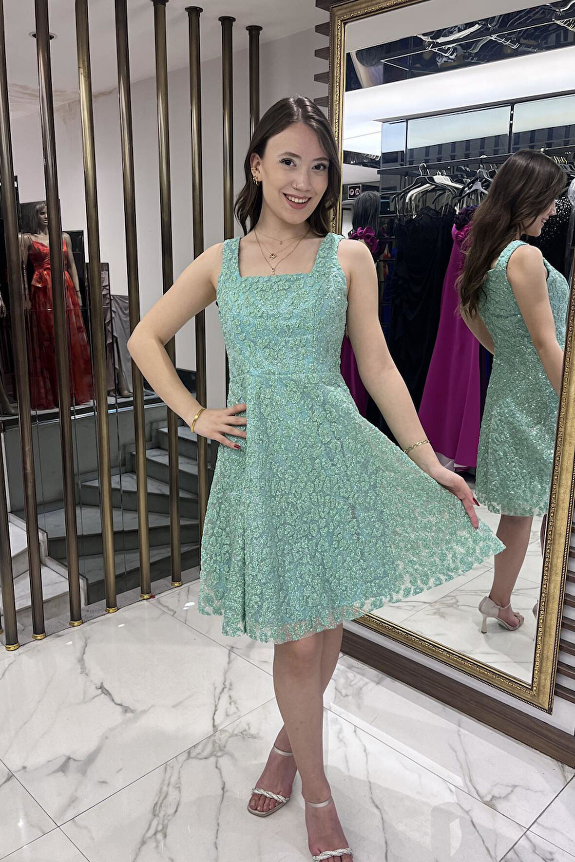 Kadın Kalın Askılı Astarlı Sim Flok Baskılı Kısa Kloş Elbise