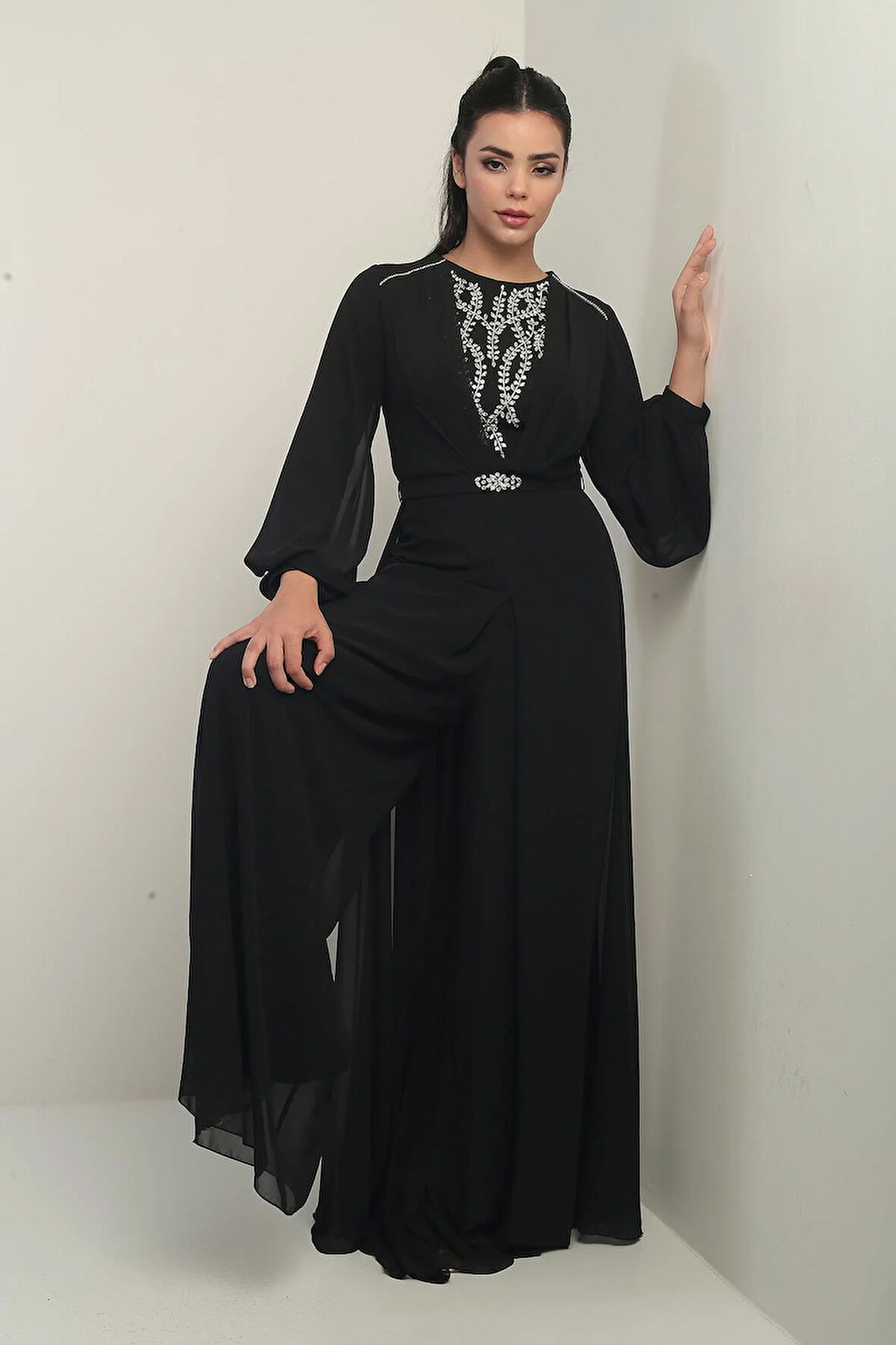 Kadın Ön Arka Taş Detaylı Astarlı Bol Paça Şifon Tulum