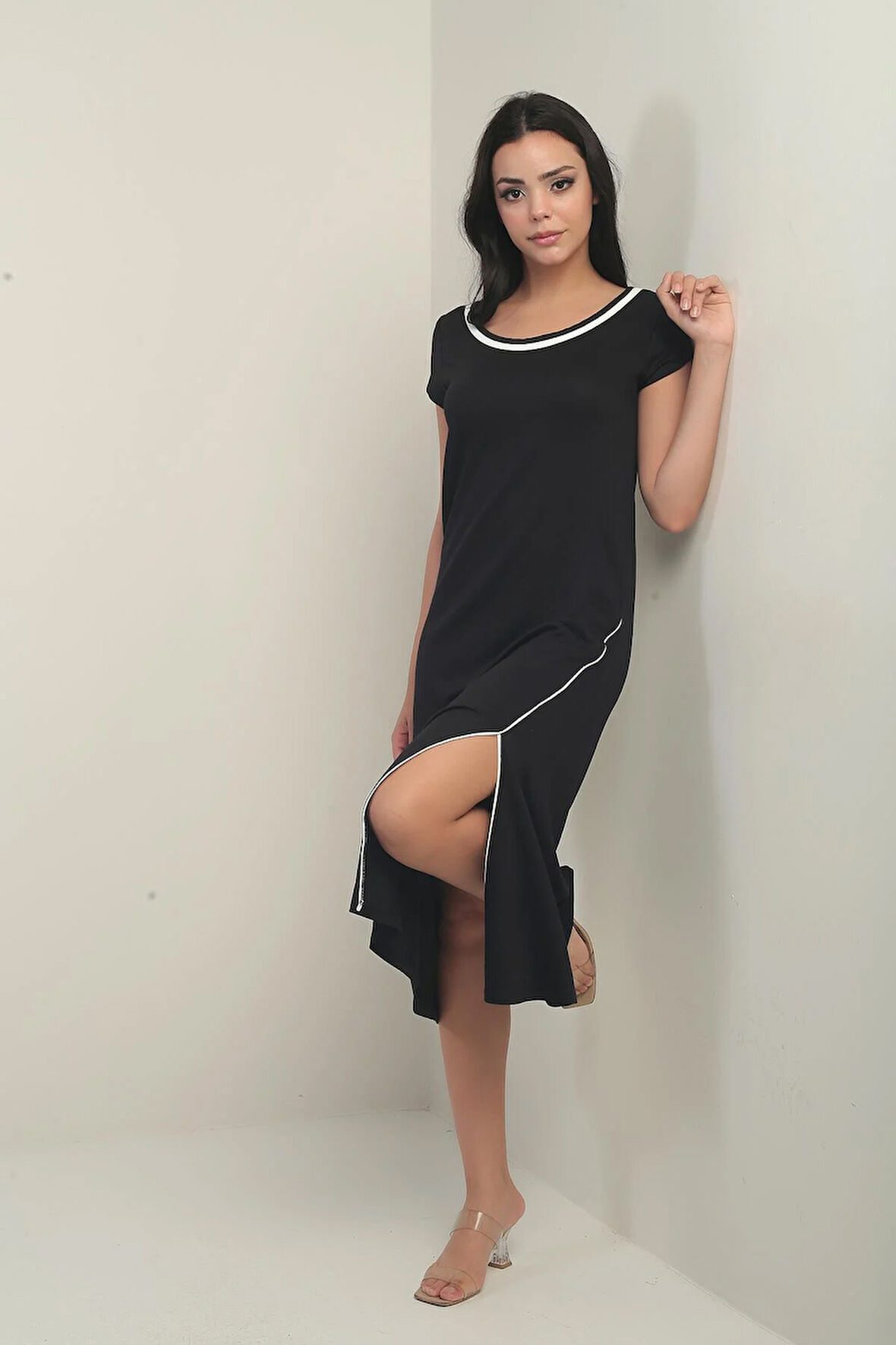 Kadın Madonna Yaka Biye Detaylı Yırtmaçlı Kristal Uzun Elbise