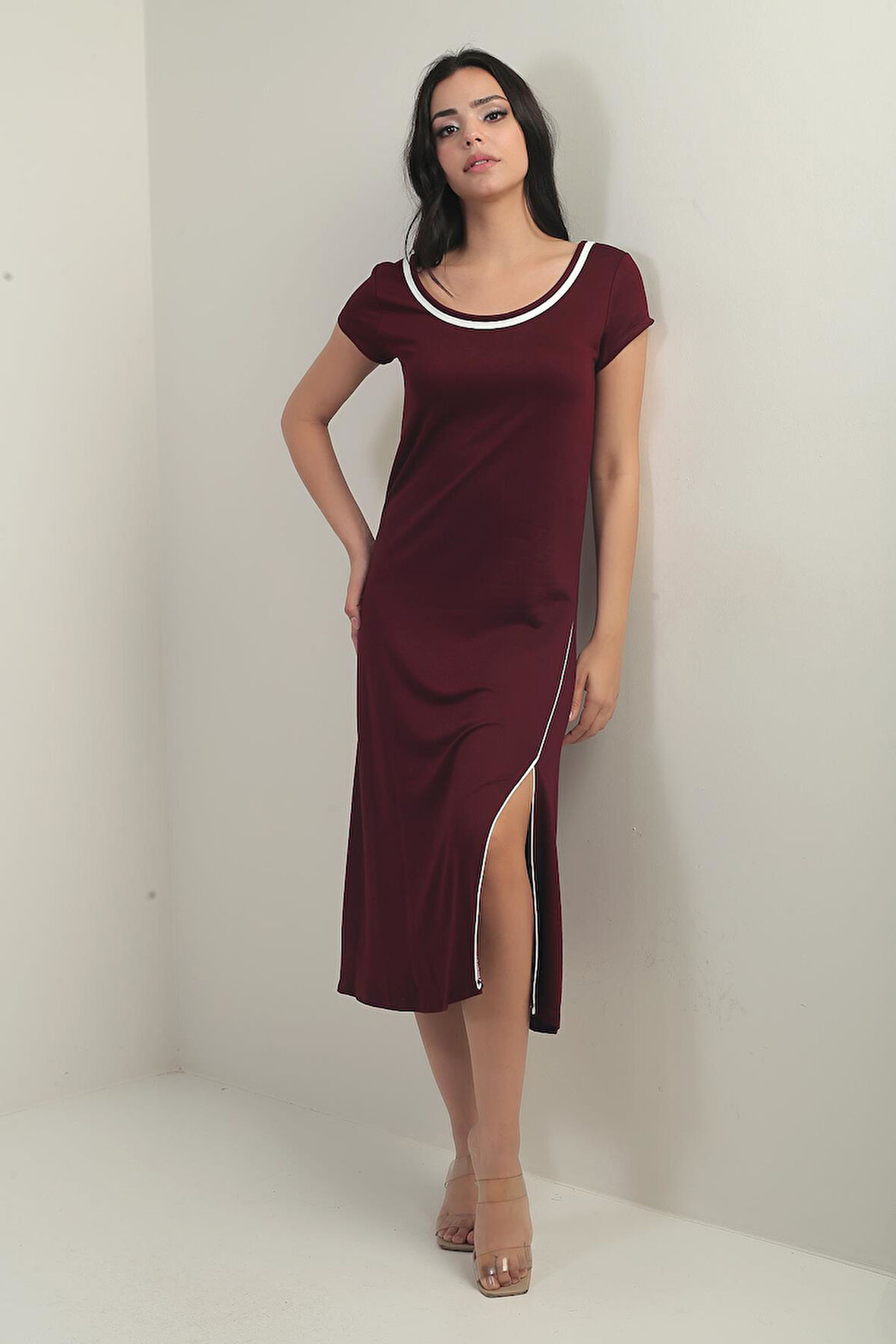 Kadın Madonna Yaka Biye Detaylı Yırtmaçlı Kristal Uzun Elbise