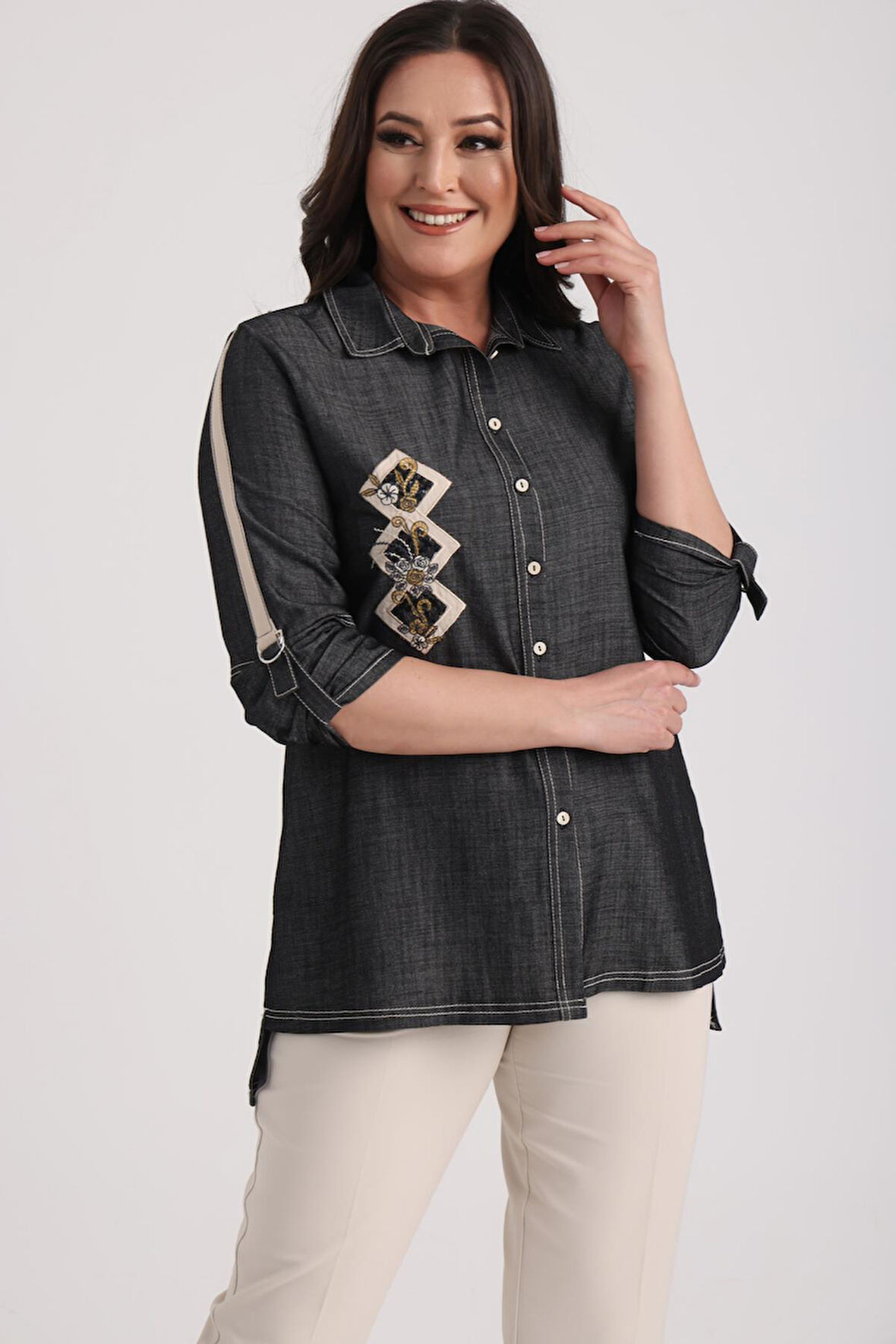 Kadın Önü Nakışlı Aplikeli D Tokalı Büyük Beden Lyocell Gömlek