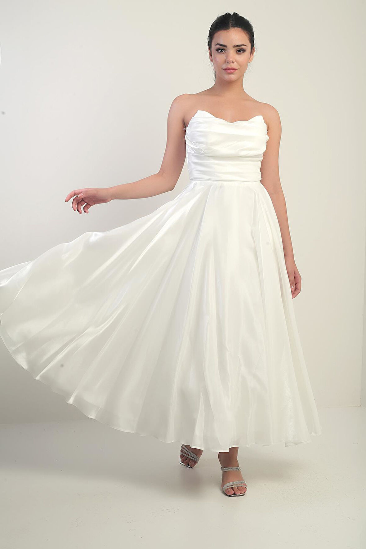 Kadın Degaje Straplez Yaka Astarlı Organze Saten Midi Elbise