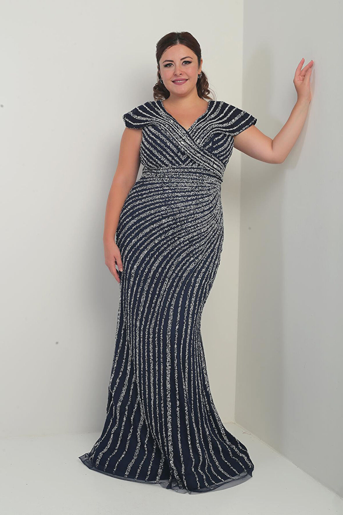 Kadın Ön Arka V Yaka Taş Baskılı Astarlı Büyük Beden Balık Elbise