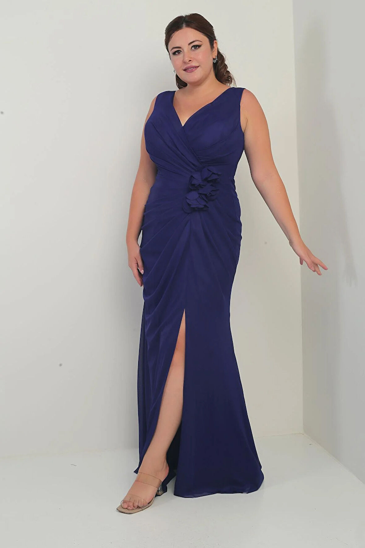 Kadın Ön Arka V Yaka Astarlı Önü Dapeli 3 Boyut Çiçekli Büyük Beden Tül Uzun Elbise