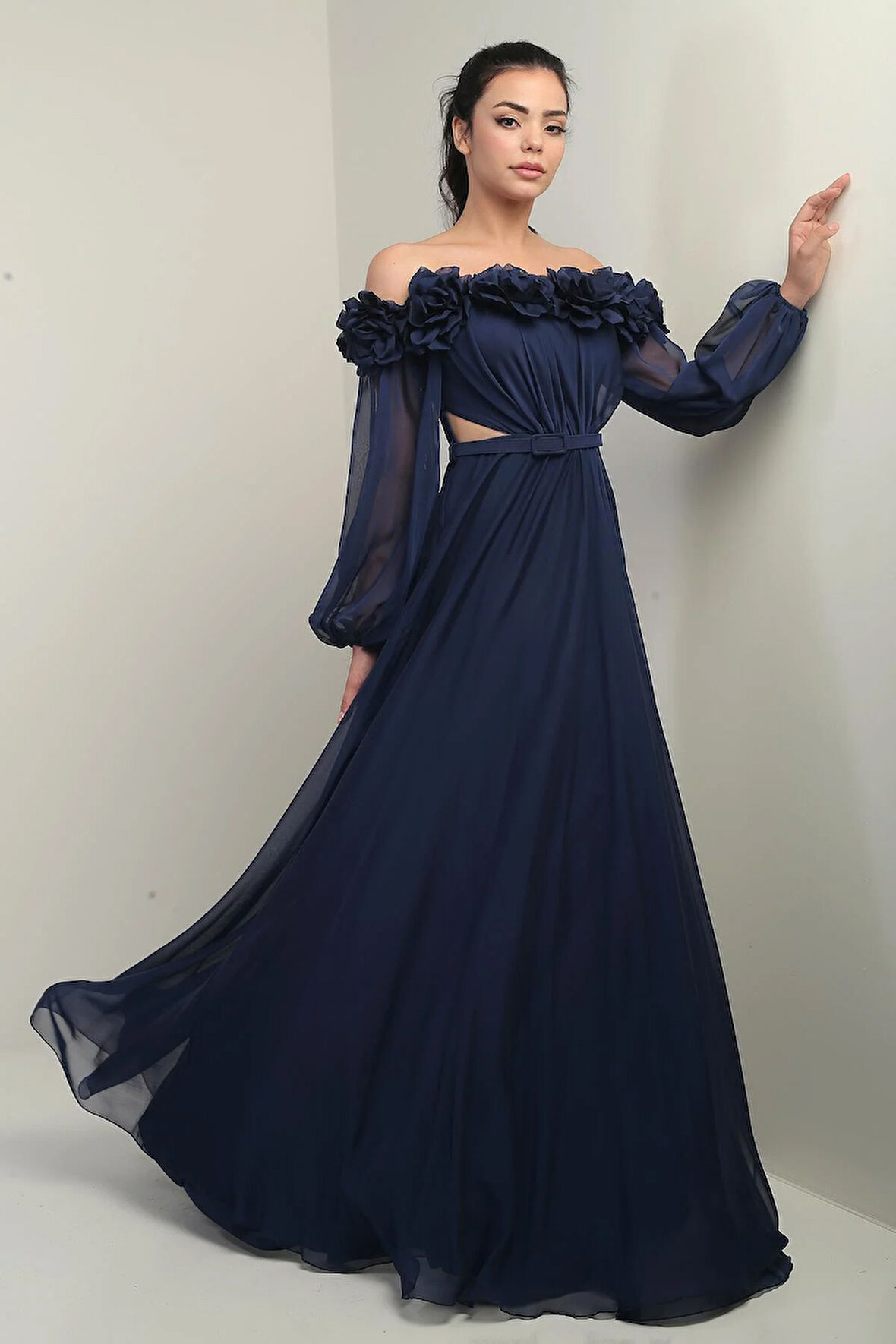 Kadın Çiçekli Madonna Yaka Kemerli Astarlı Şifon Uzun Elbise