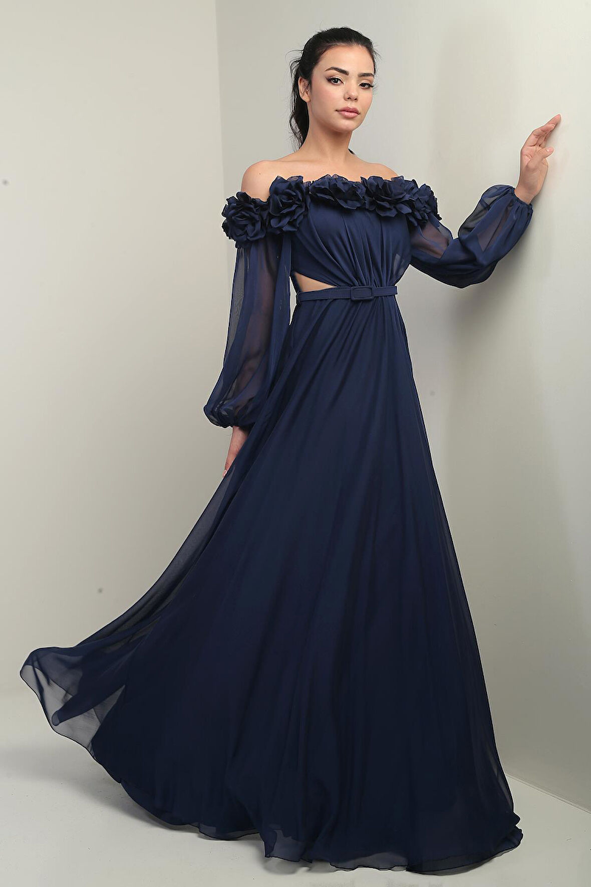 Kadın Çiçekli Madonna Yaka Kemerli Astarlı Şifon Uzun Elbise