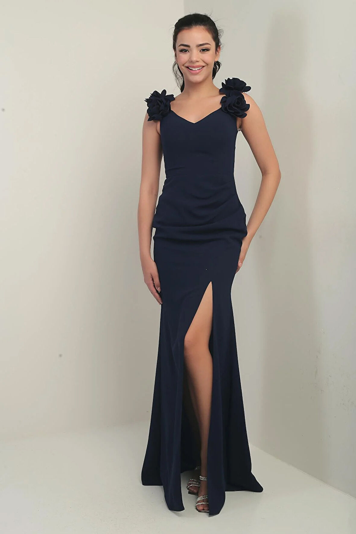 Kadın Madonna Yaka Çiçek Detaylı Önü Drapeli Uzun Elbise