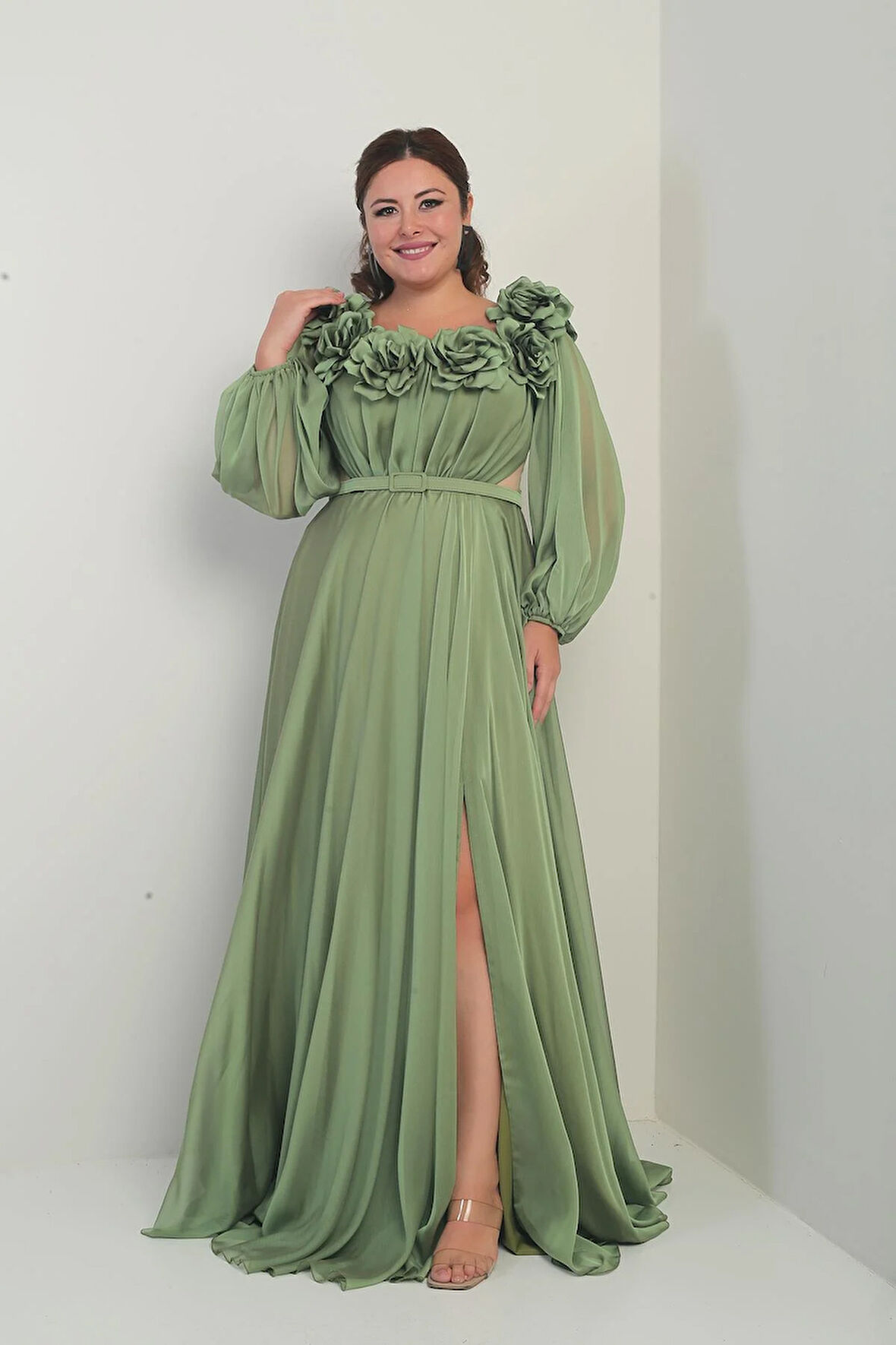 Çiçekli Madonna Yaka Kemerli Astarlı Şifon B.B. Uzun Elbise