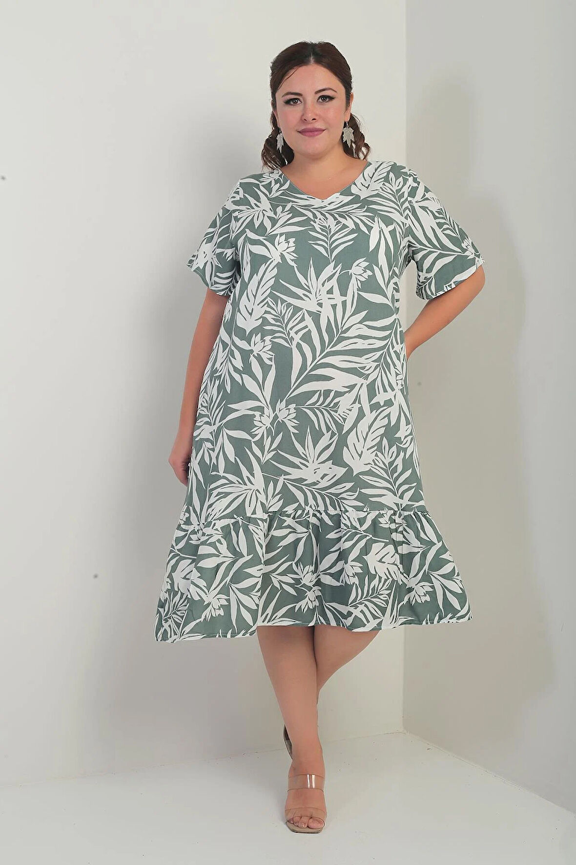 Kadın V Yaka Karışık Yaprak Desenli Cepli Eteği Fırfırlı Büyük Beden Elbise