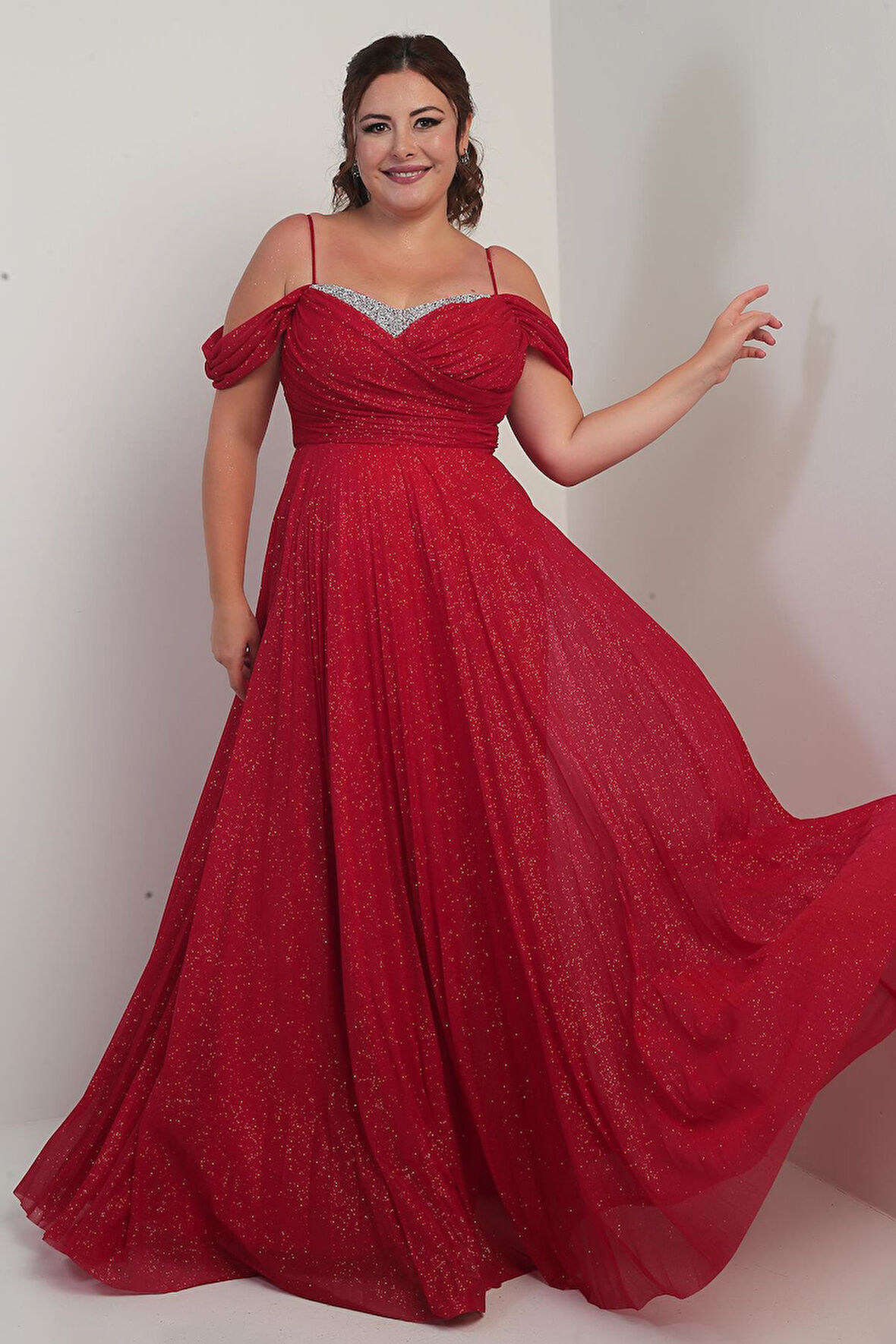 Kadın Sezerler Taş İşlemeli Straplez Yaka İp Askılı Düşük Omuz Simli Uzun B.B. Elbise