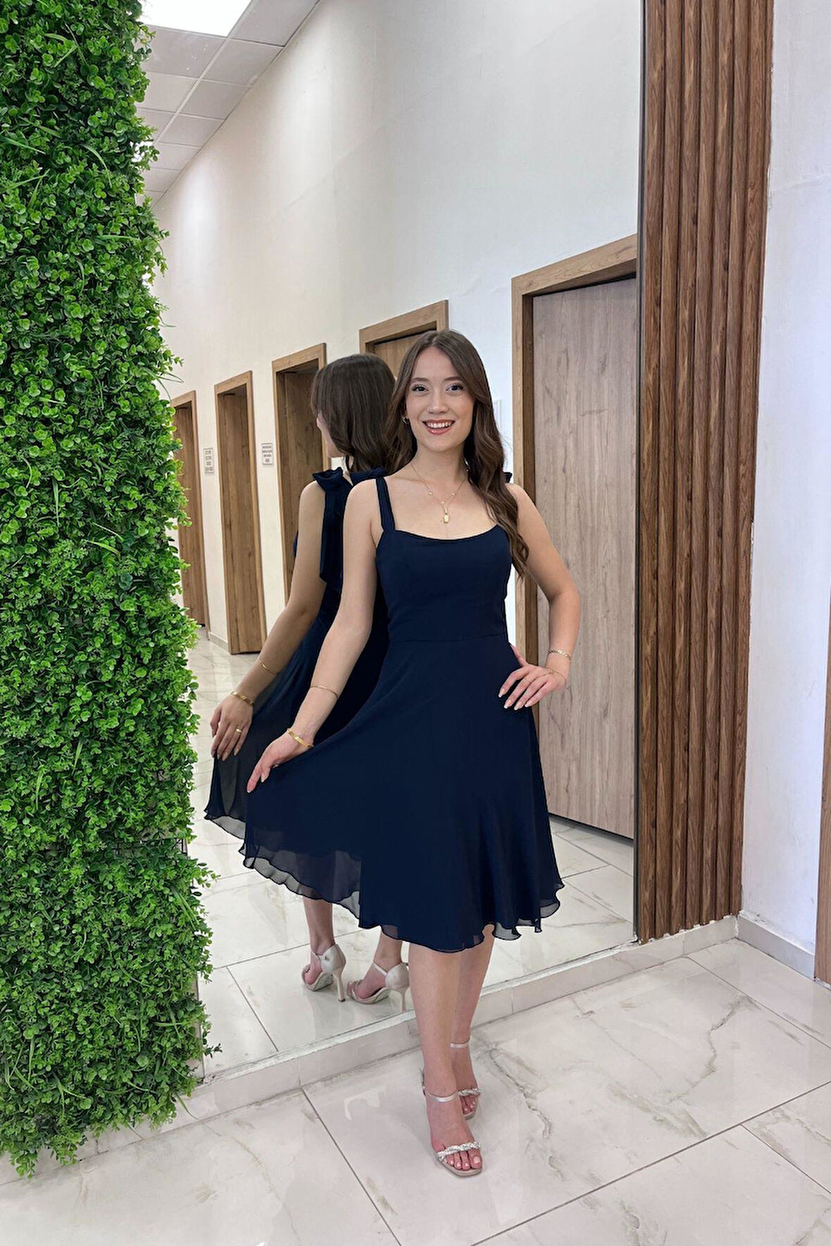 Kadın Omuzu Bağcıklı Astarlı Kısa  Elbise