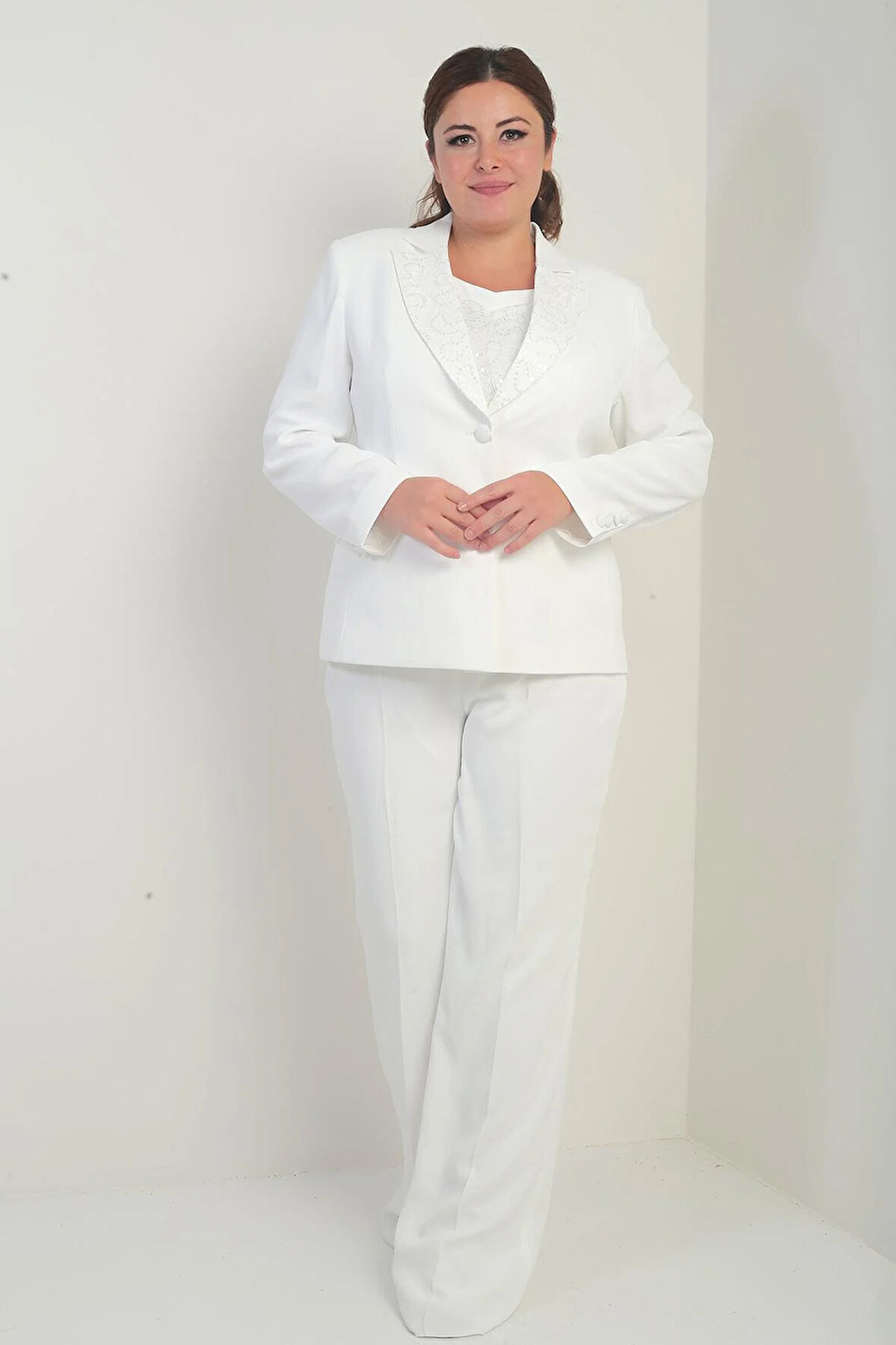 Kadın Beşgen Yaka Kolsuz Dantel Bluz Tek Düğmeli Ceket Palazzo Pantolon Astarlı Pul Detaylı Büyük Beden 3'lü Takım