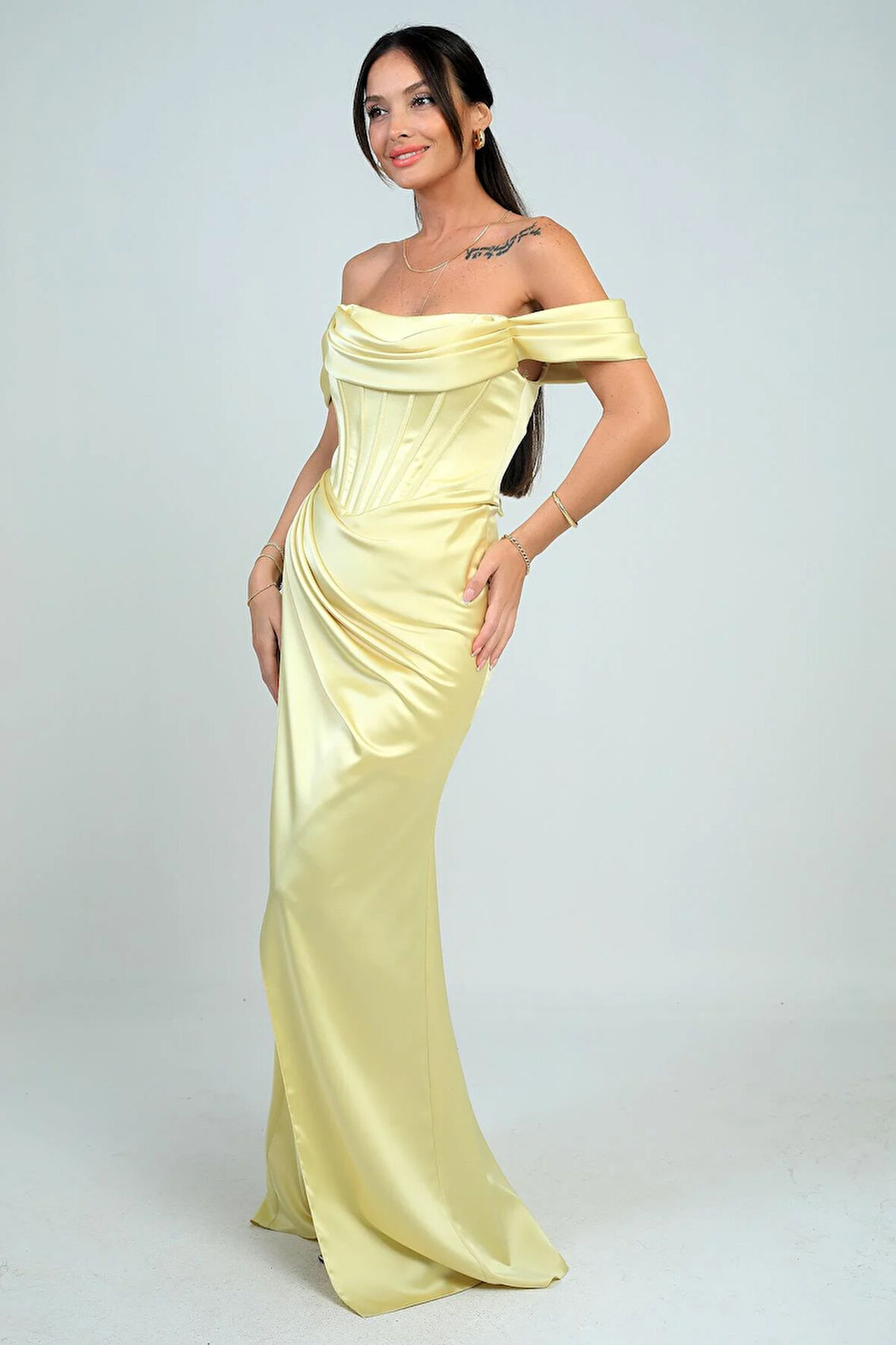 Kadın Straplez Düşük Kollu Astarlı Balenli Saten Uzun Elbise