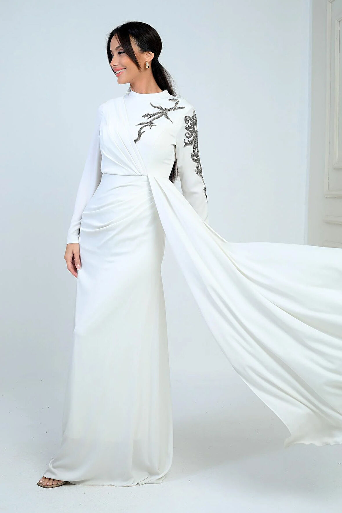 Taş İşlemeli Önü Büzgülü Astarlı Krep Saten Tesettür Elbise