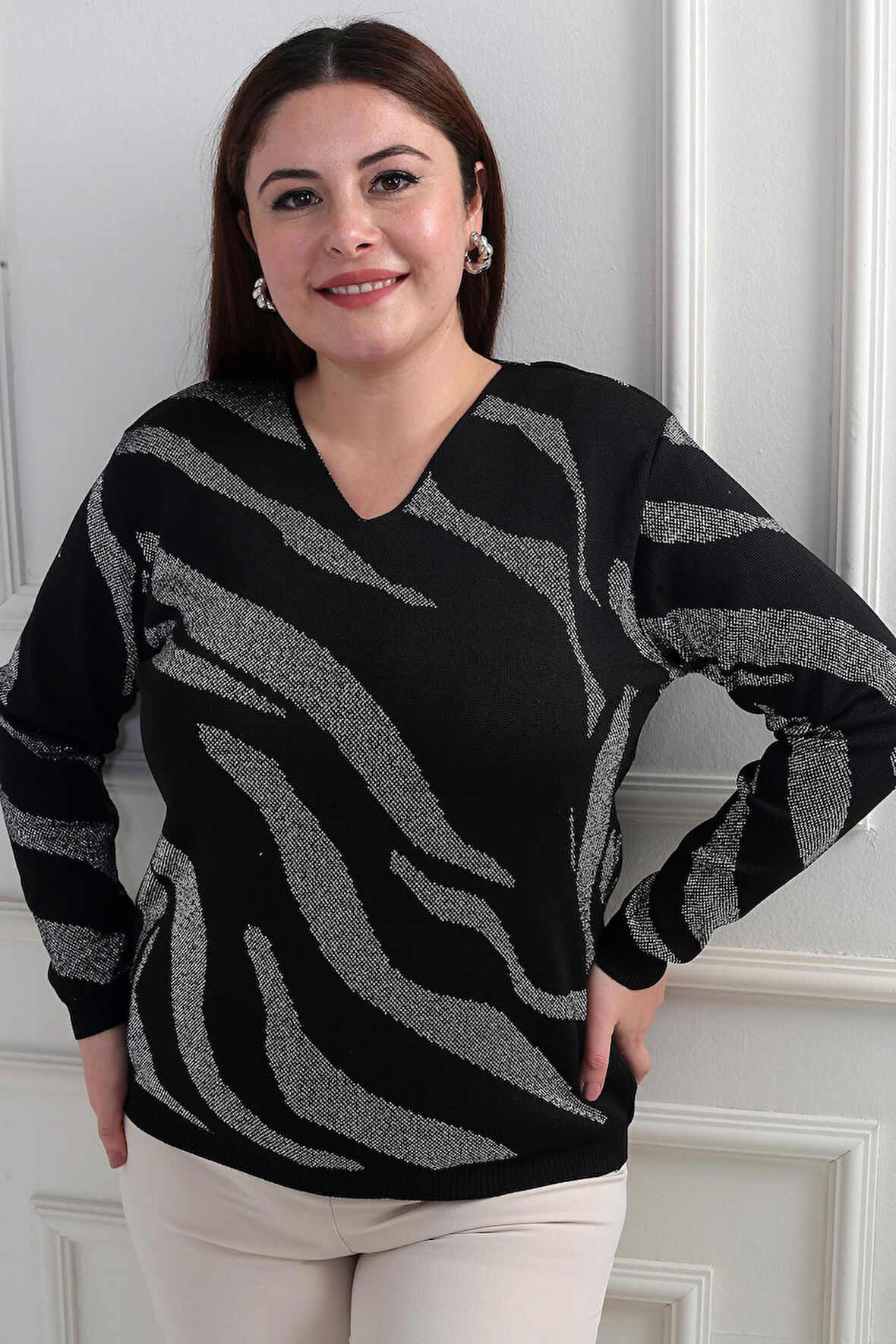 V Yaka Simli Zebra Desen Büyük Beden Bluz