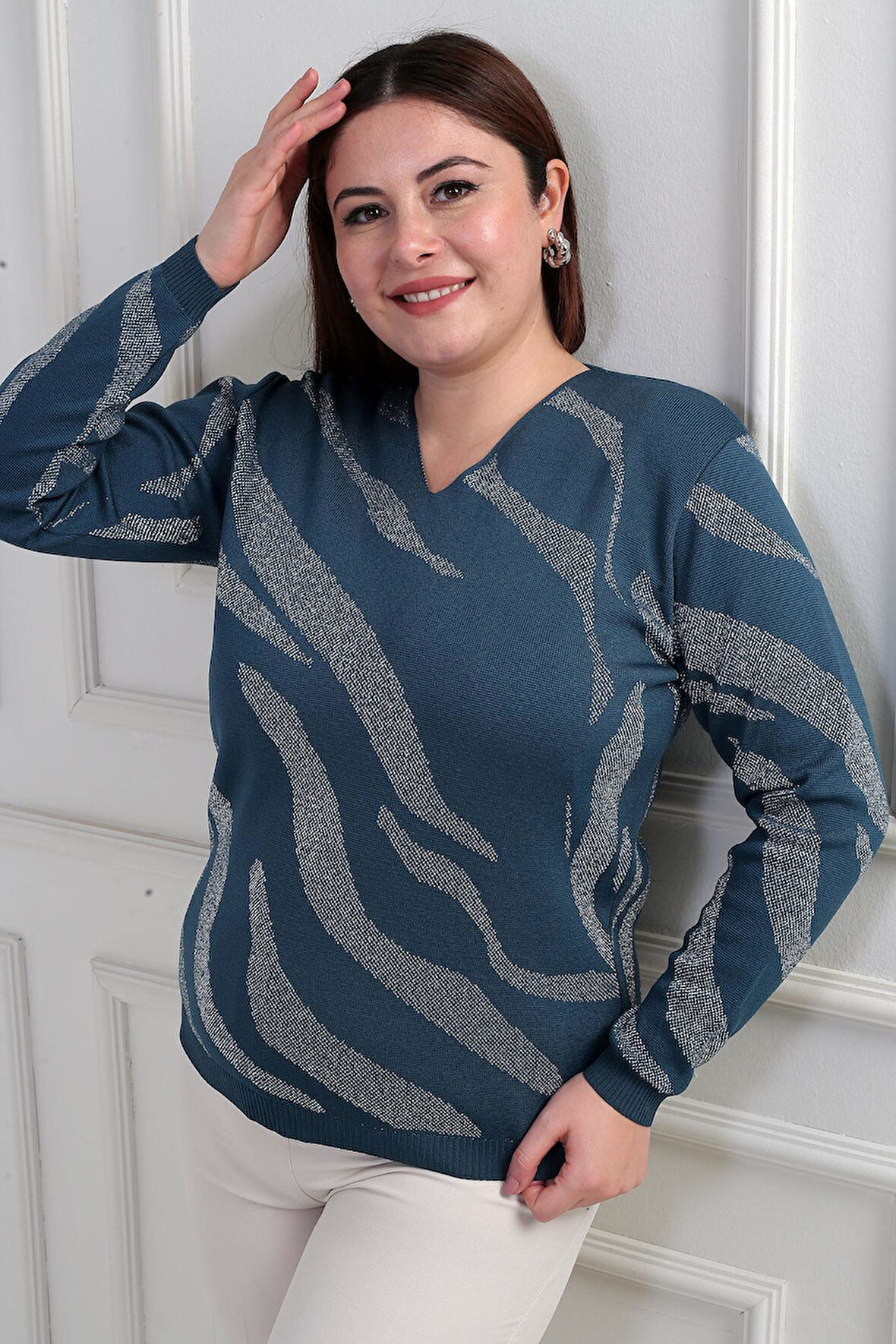 V Yaka Simli Zebra Desen Büyük Beden Bluz