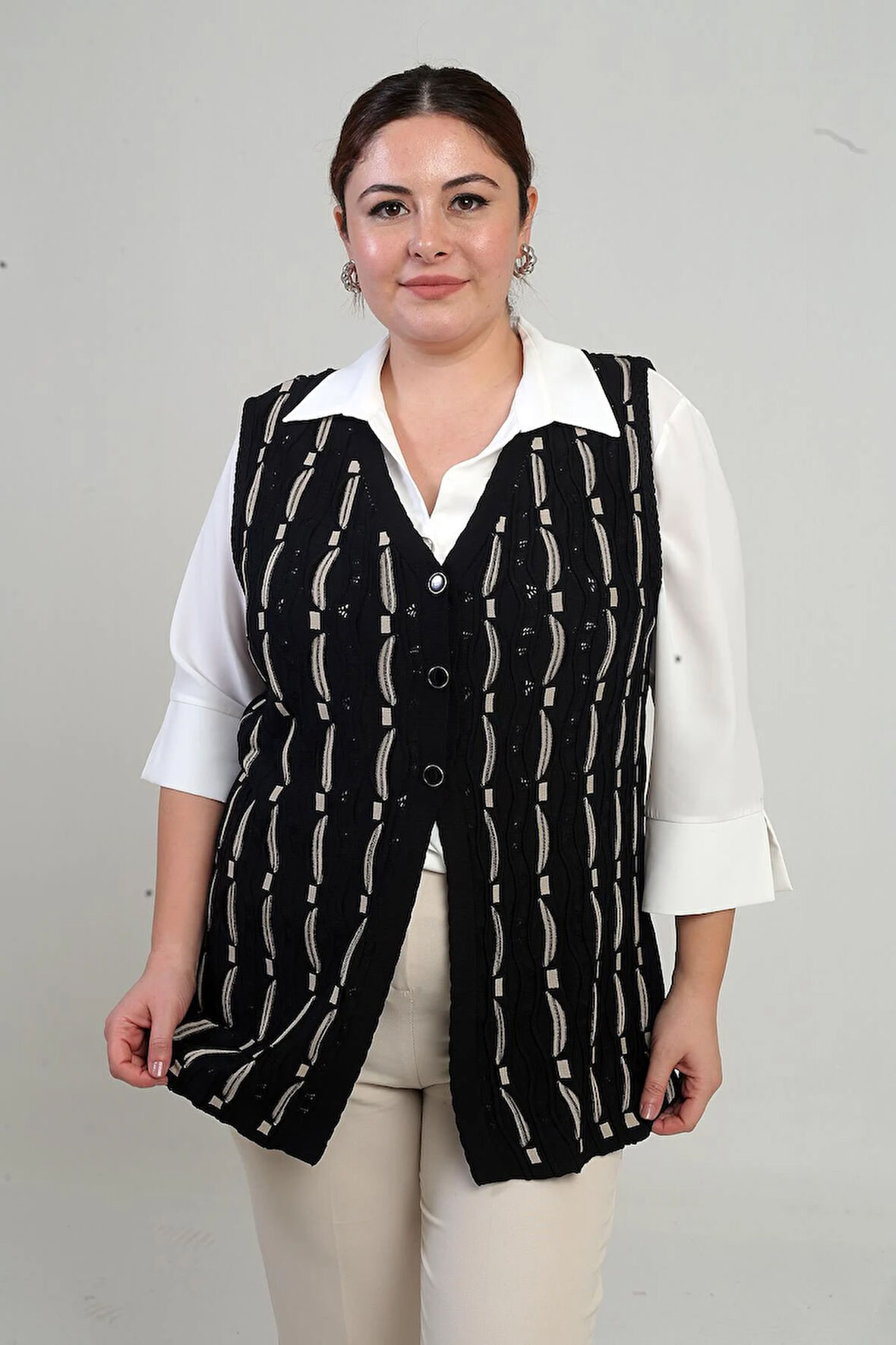 Kadın Önü Düğmeli Ajurlu Büyük Beden Triko Yelek