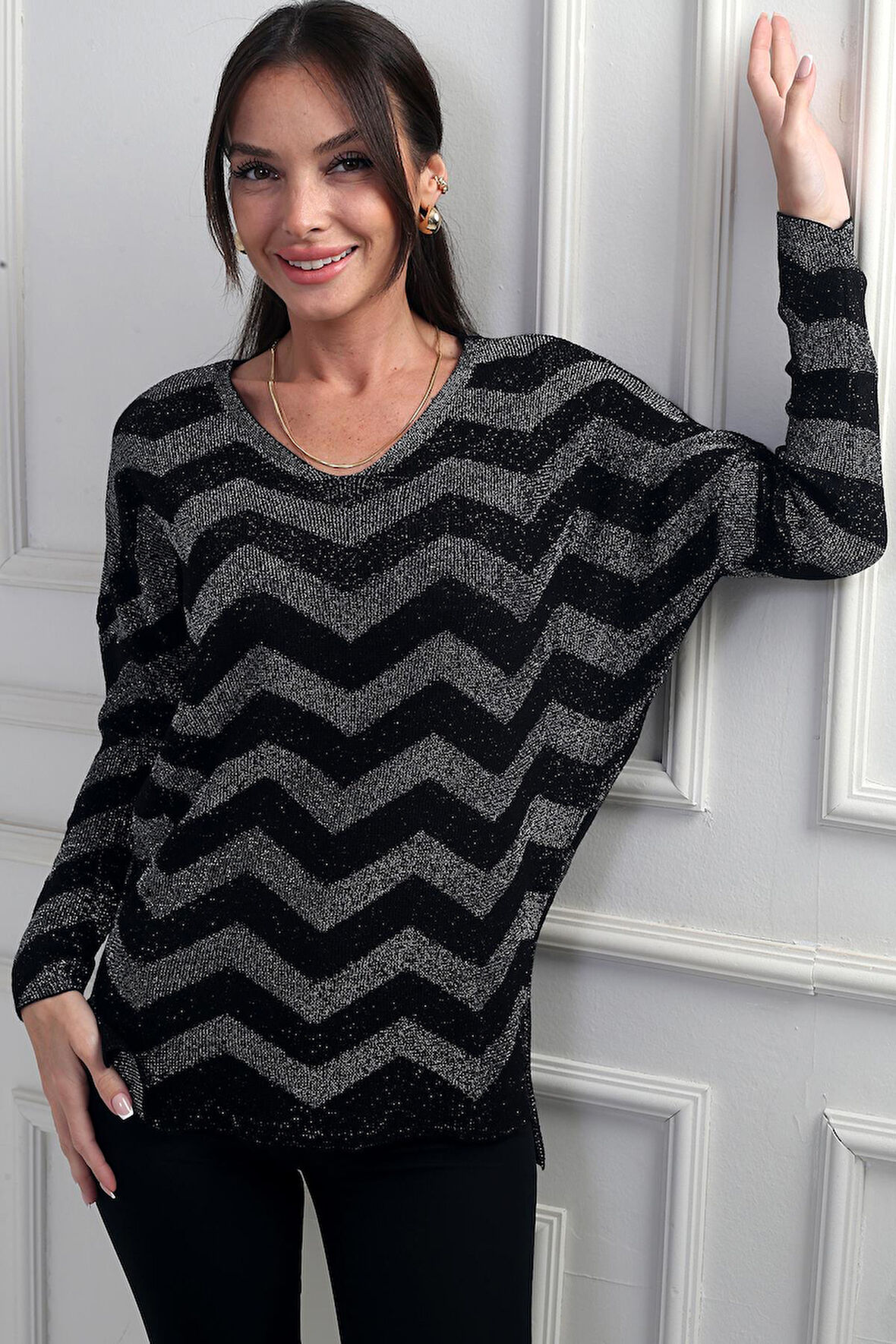 Kadın V Yaka Zikzak Desenli Geniş Beden Aralıklı Simli Bluz