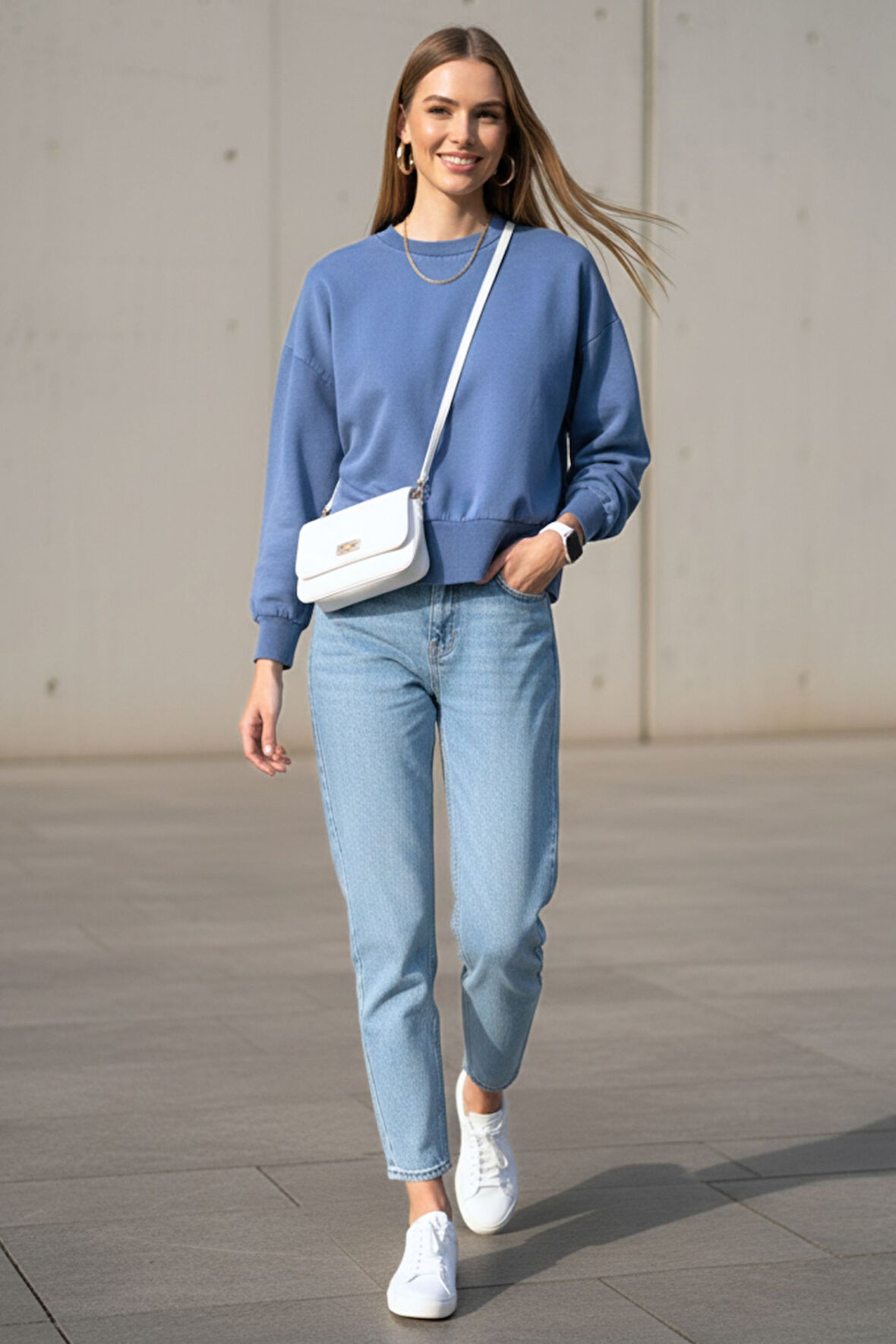 Kadın Mavi Bisiklet Yaka Pamuklu Uzun Kollu Rahat Kesim Sweatshirt - Kadın Sweatshirt