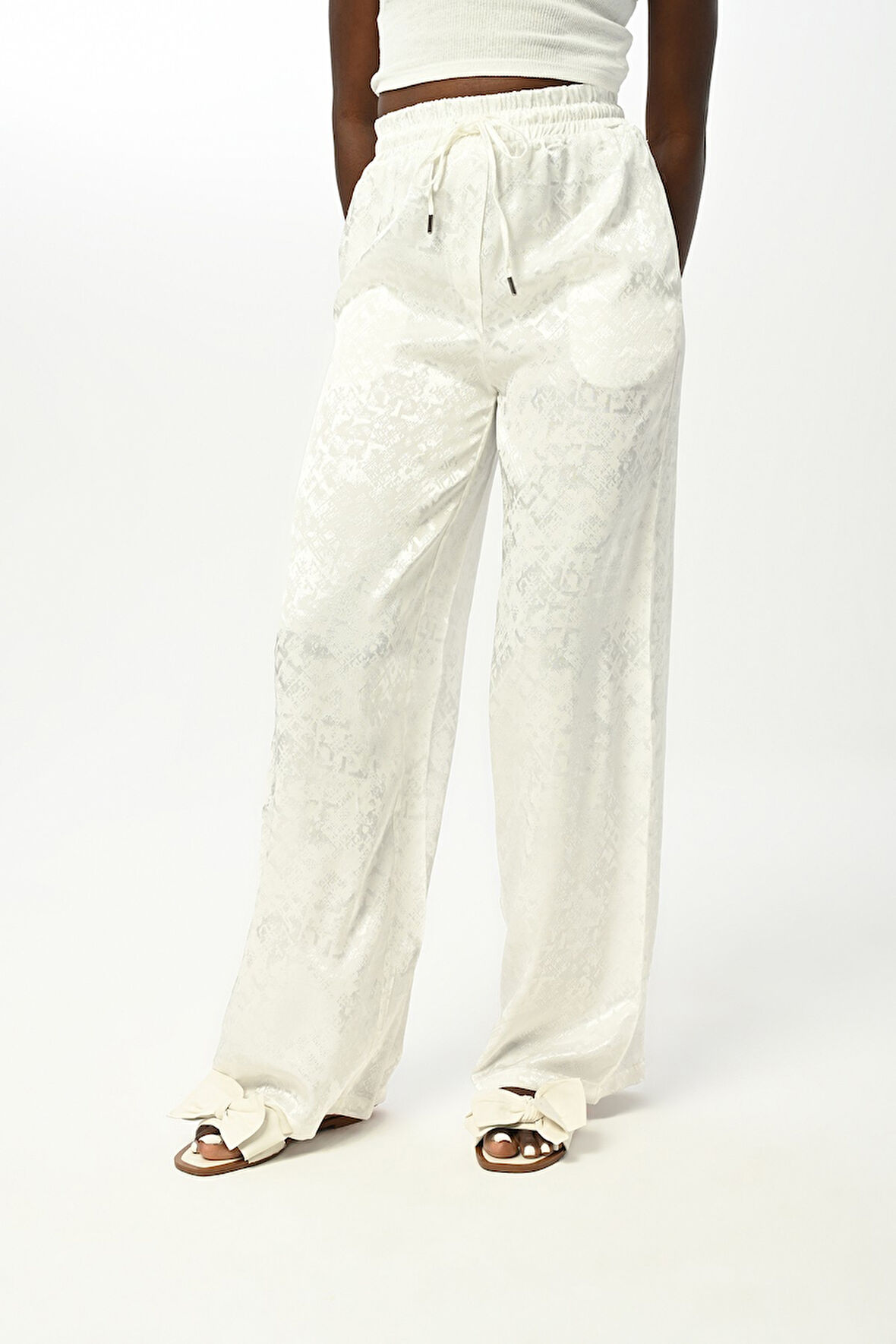 KADIN EKRU RENK DESENLİ BOL PAÇA BELİ LASTİKLİ PANTOLON