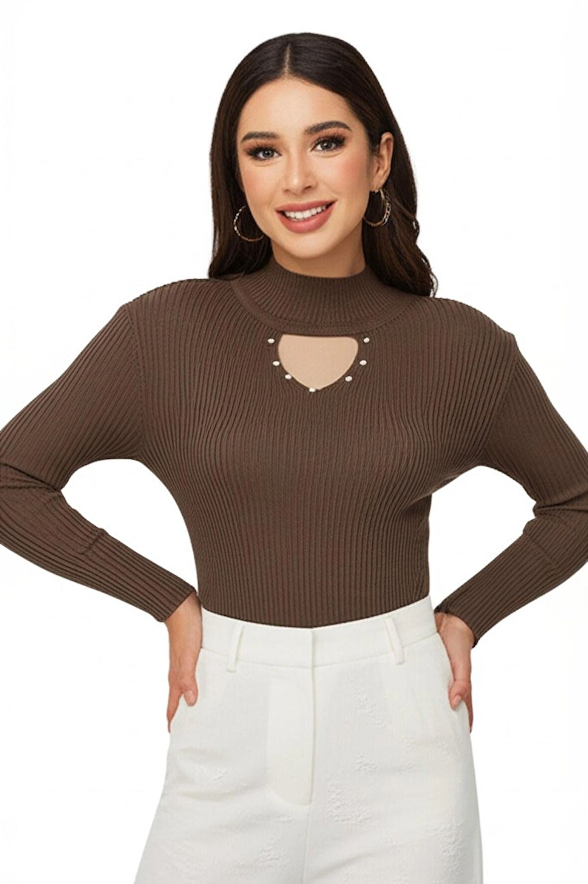 Kadın Kışlık Yarım Yakalı ve Taşlı Yaka Açıklığı Bulunan Bedene Oturan Örme Triko Badi Kazak