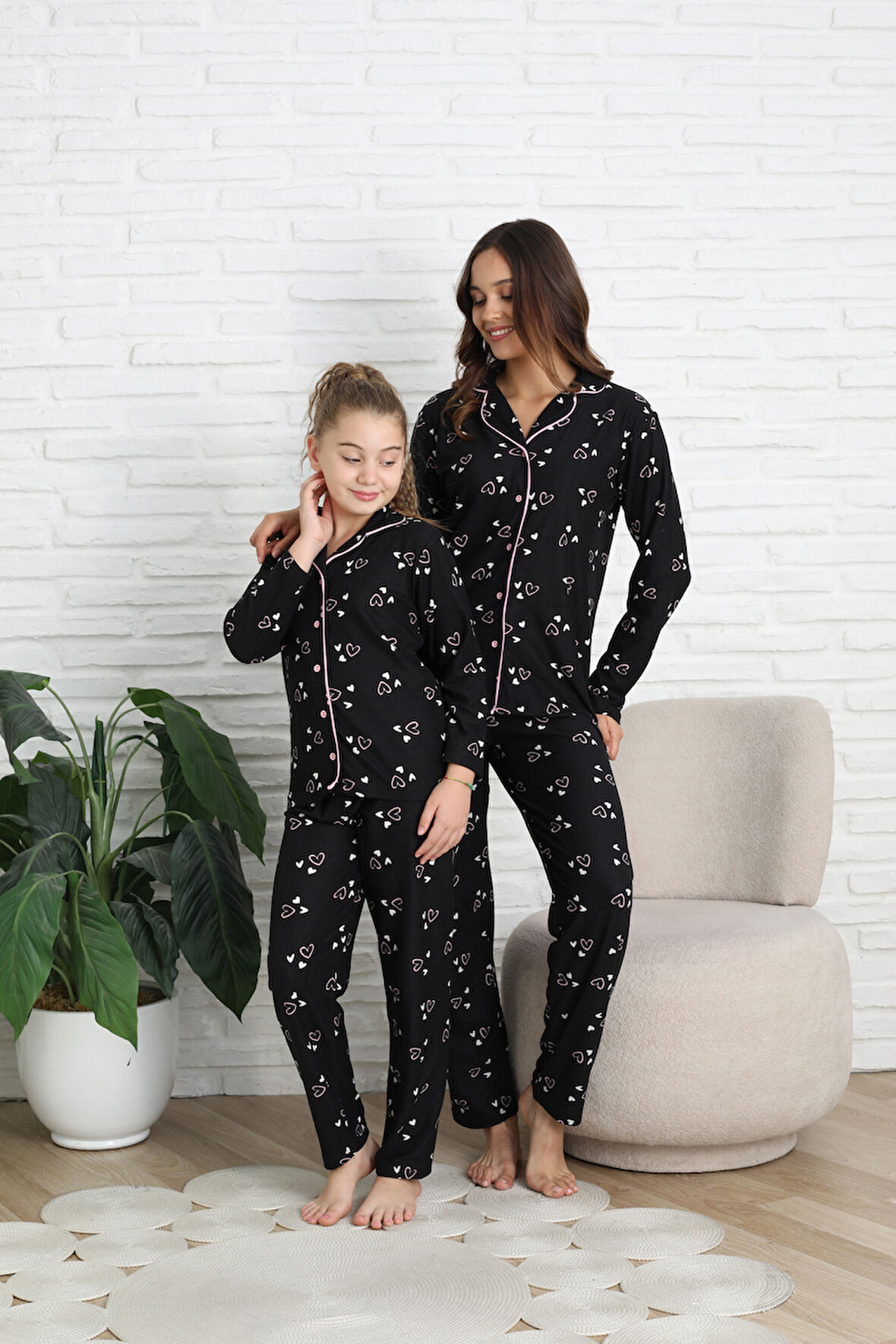 Anne-Kız Pat Yakalı ve Düğme Kapamalı Pijama Takımı 12288