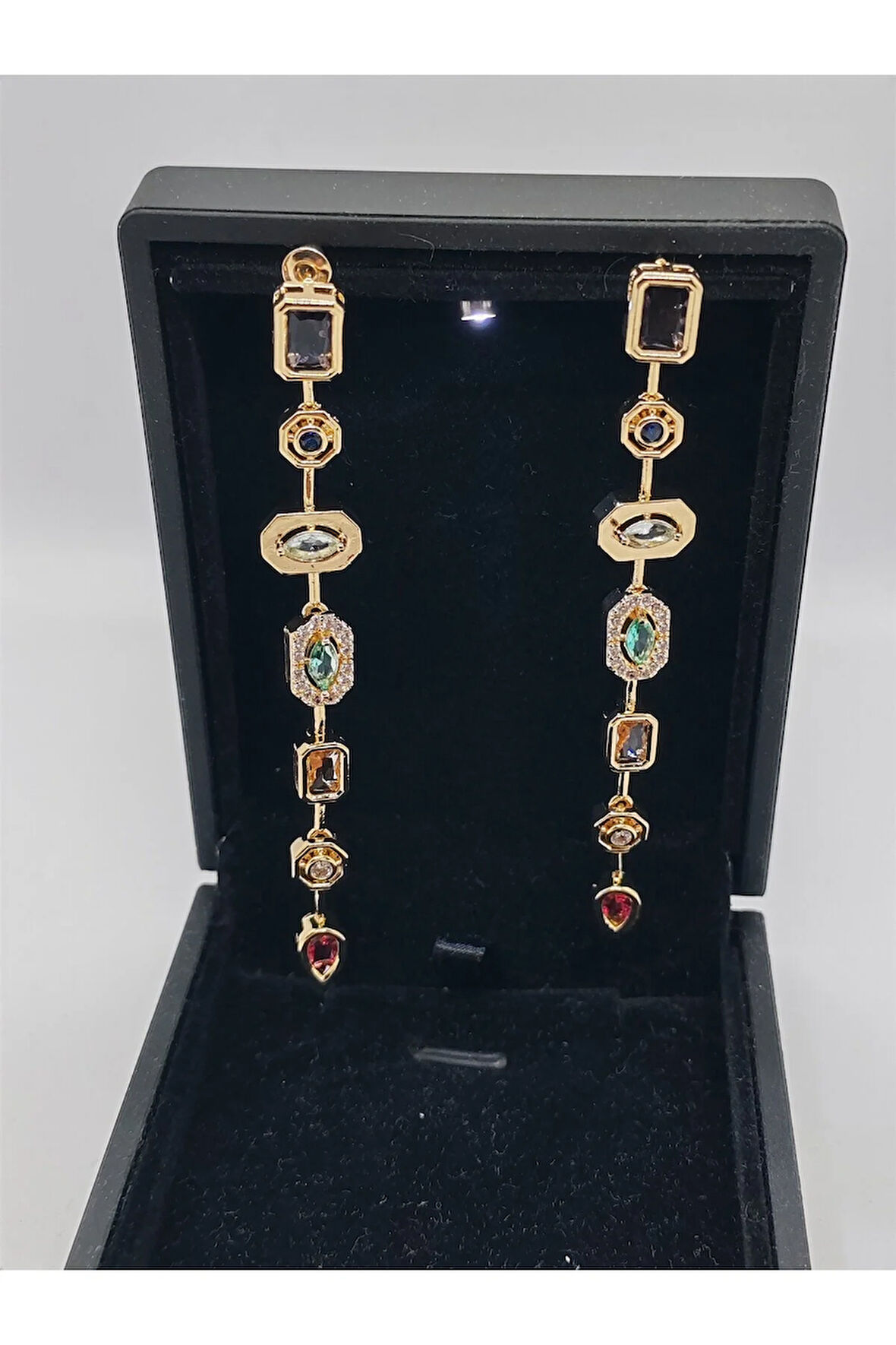 7 Element Gold Renk Çelik Küpe