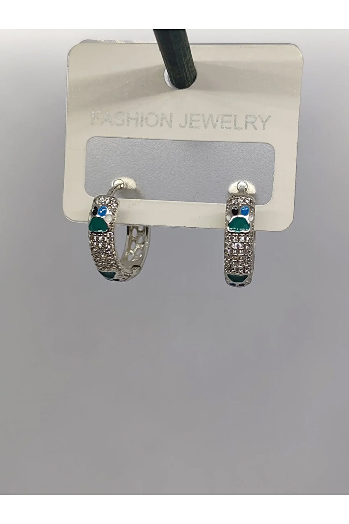 Çelik Halka Gümüş Renk Şekilli Küpe