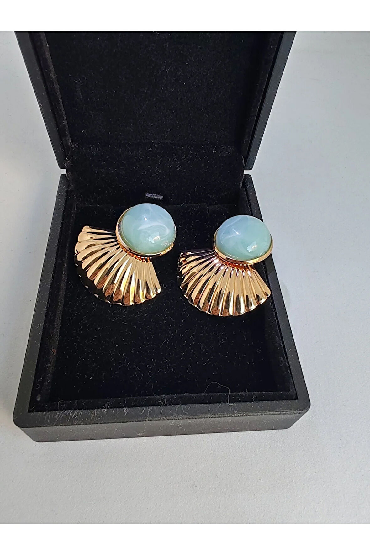 Çelik İstiridye Desenli Küpe Yeşil Doğal Taşlı