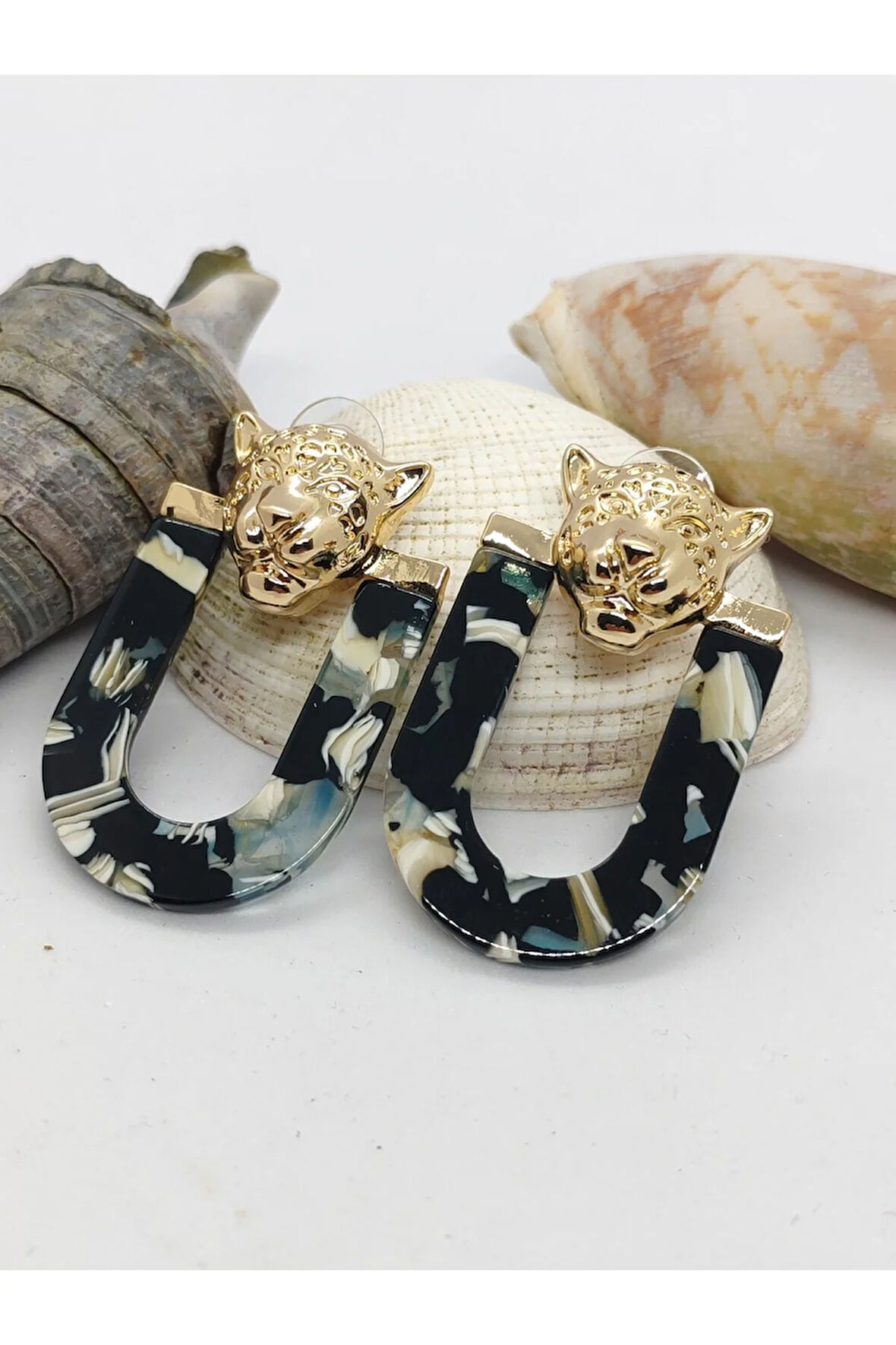 Çelik Kaplan Figürlü Siyah Leopar Desenli Küpe