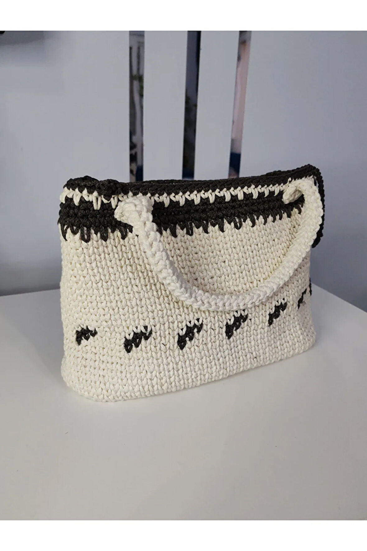 El Yapımı Orta Boy Beyaz Renk El Çantası