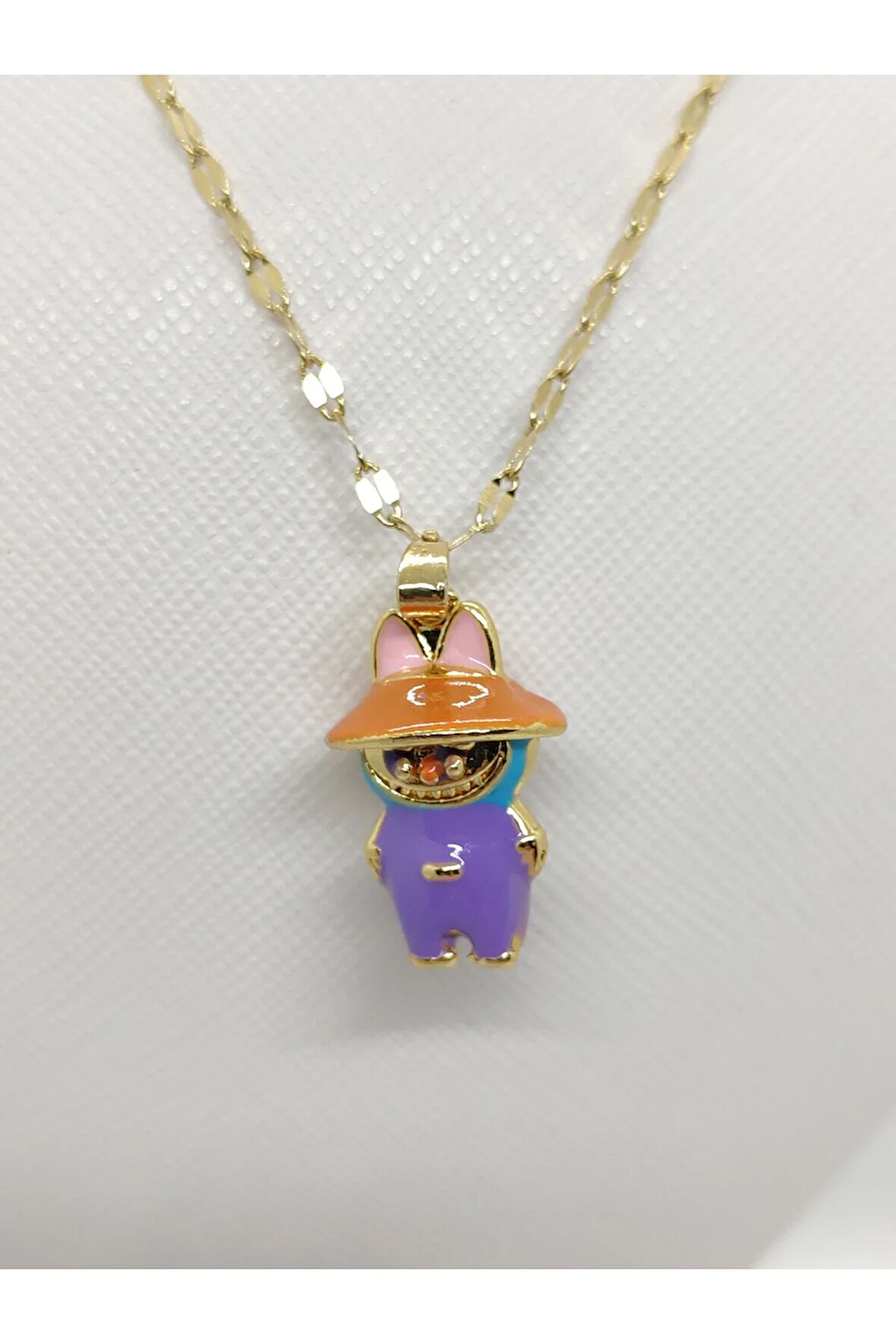 Lila Şapkalı Labubu Figürlü Çelik Kolye Gold