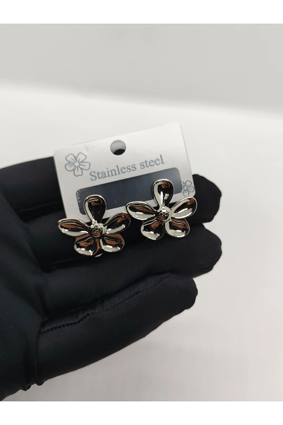 Çelik Küçük Çiçekli Küpe Silver