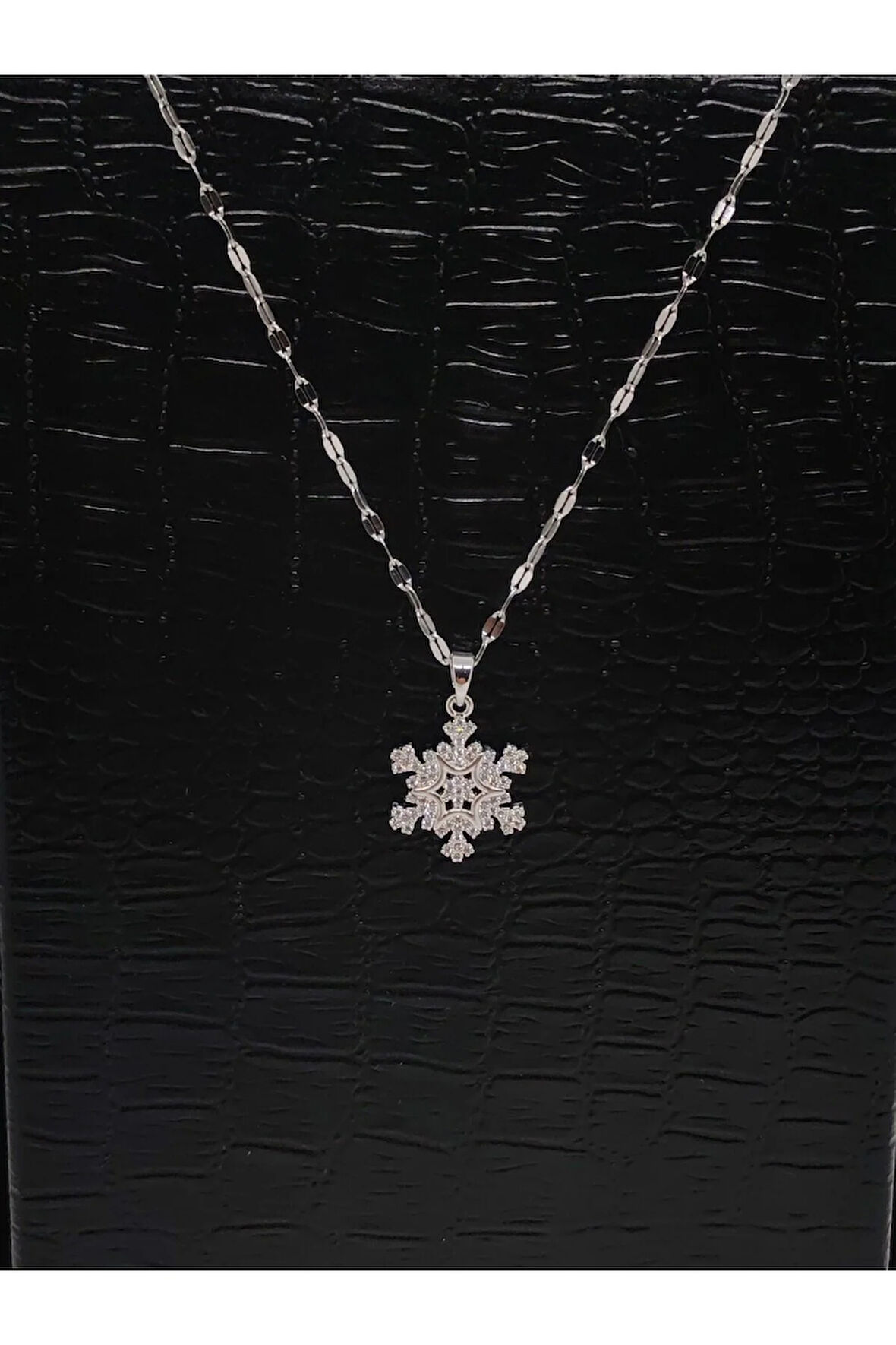 Kar Tanesi Figürlü Gümüş Renk Çelik Kolye