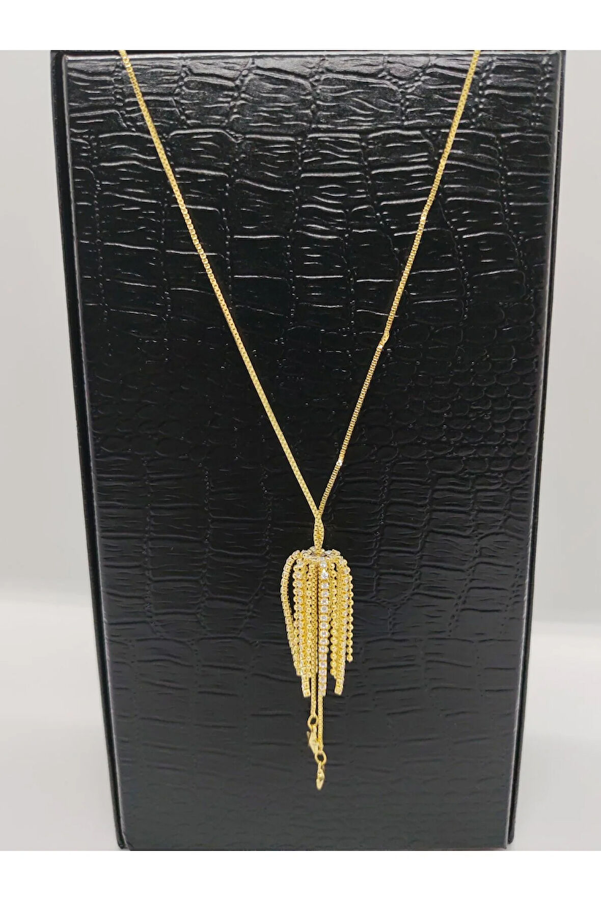 Ucu Şekilli Gold Renk Uzun Kolye