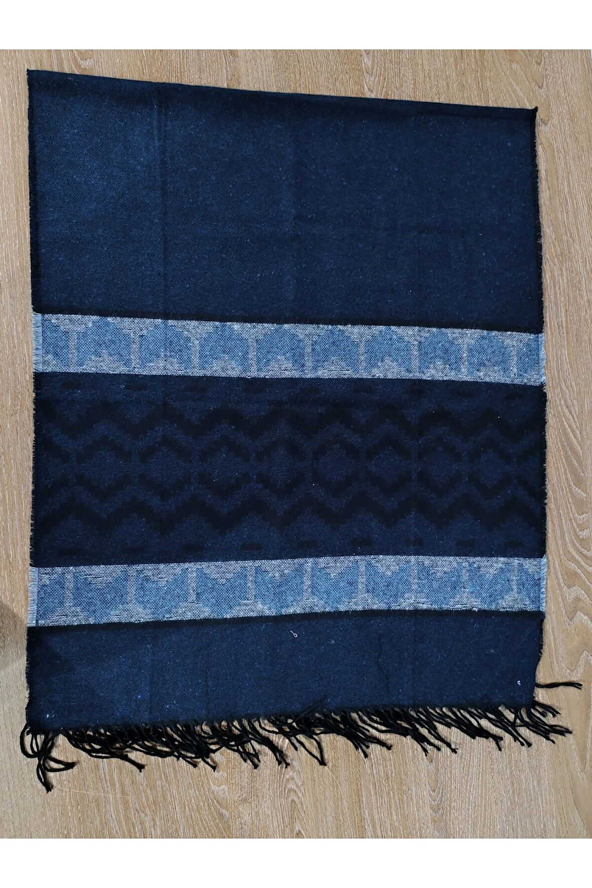 Omuz ve Boyun Şalı Desenli Laci