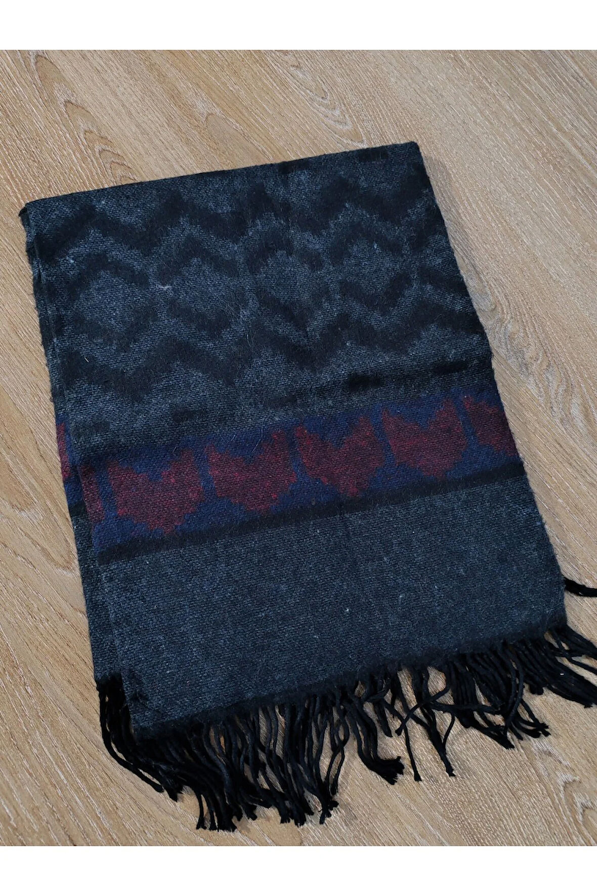 Omuz ve Boyun Şalı Desenli Siyah