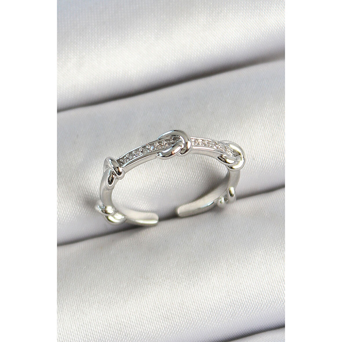 Pirinç Düğüm Figürlü Zirkon Taşlı Gümüş Renk Ayarlanabilir Kadın Yüzük