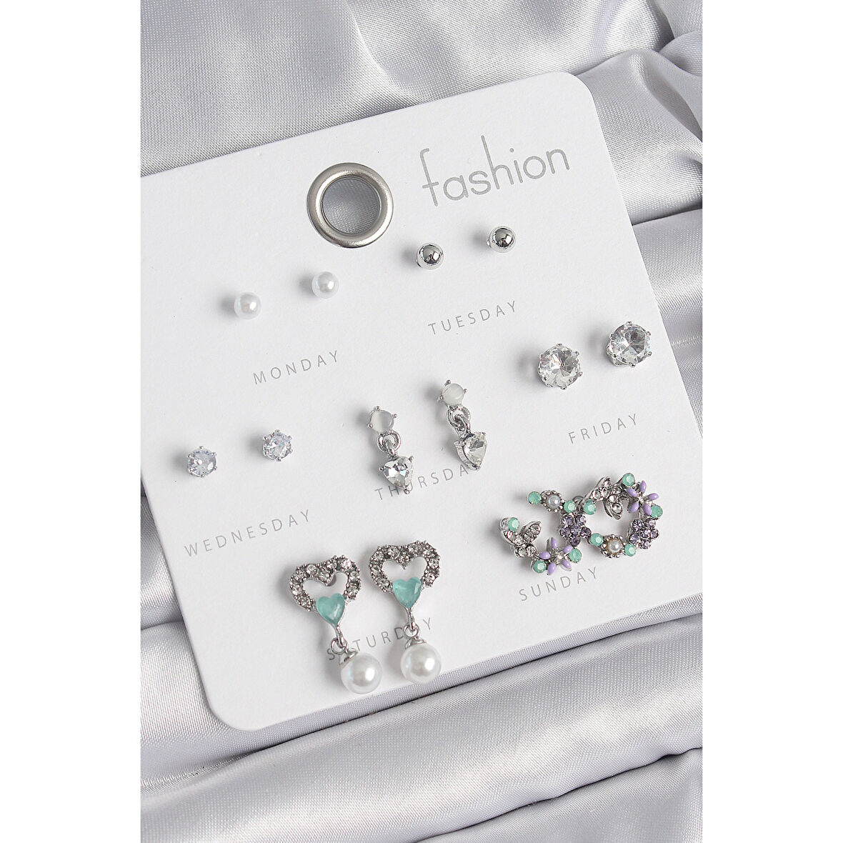 Pirinç Gümüş Renk Zirkon Taşlı Sallantılı Kalp Model Çiçek Detay 7 Çift Kadın Küpe Seti