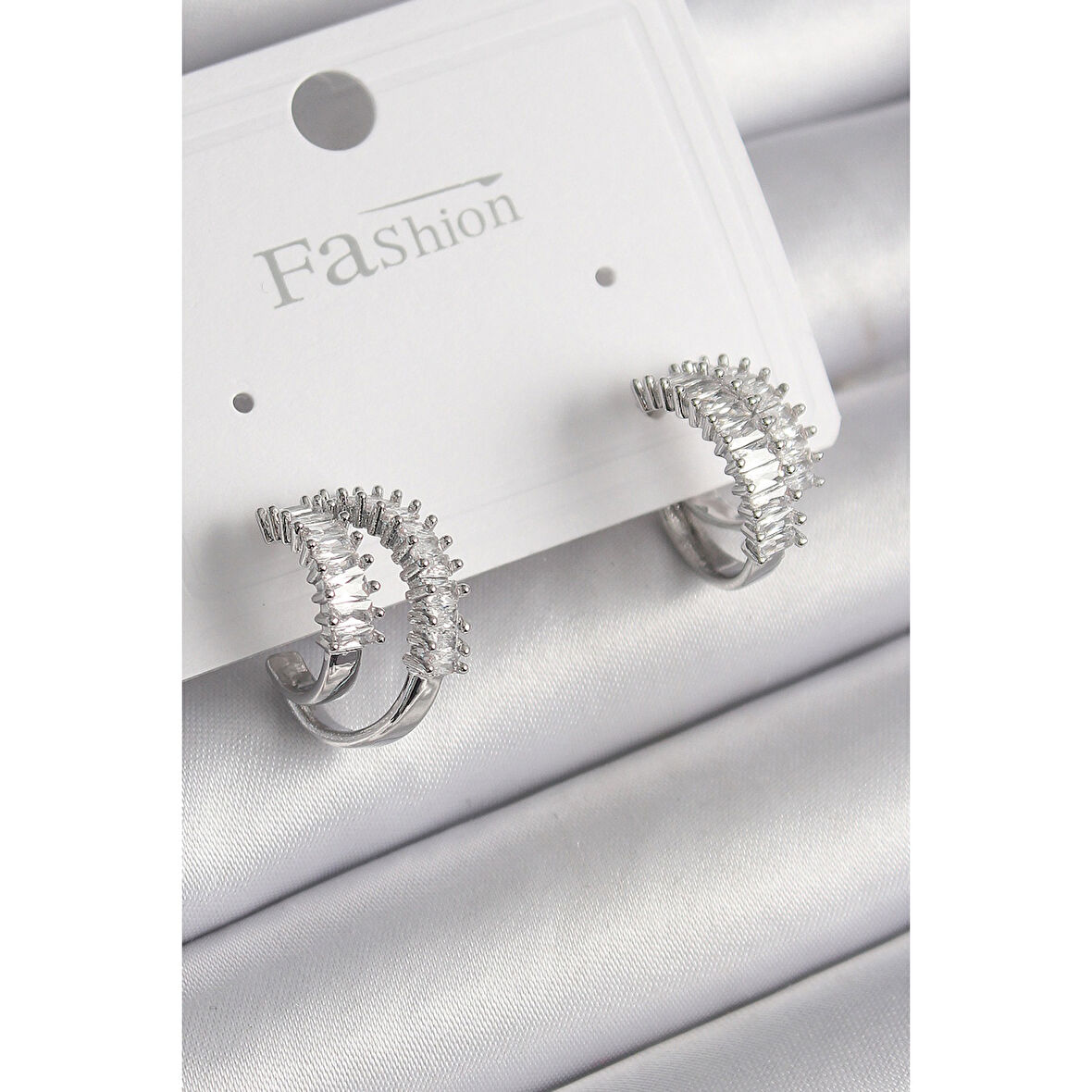 Pirinç Gümüş Renk 2'Li Zirkon Taşlı Halka Model Kadın Küpe