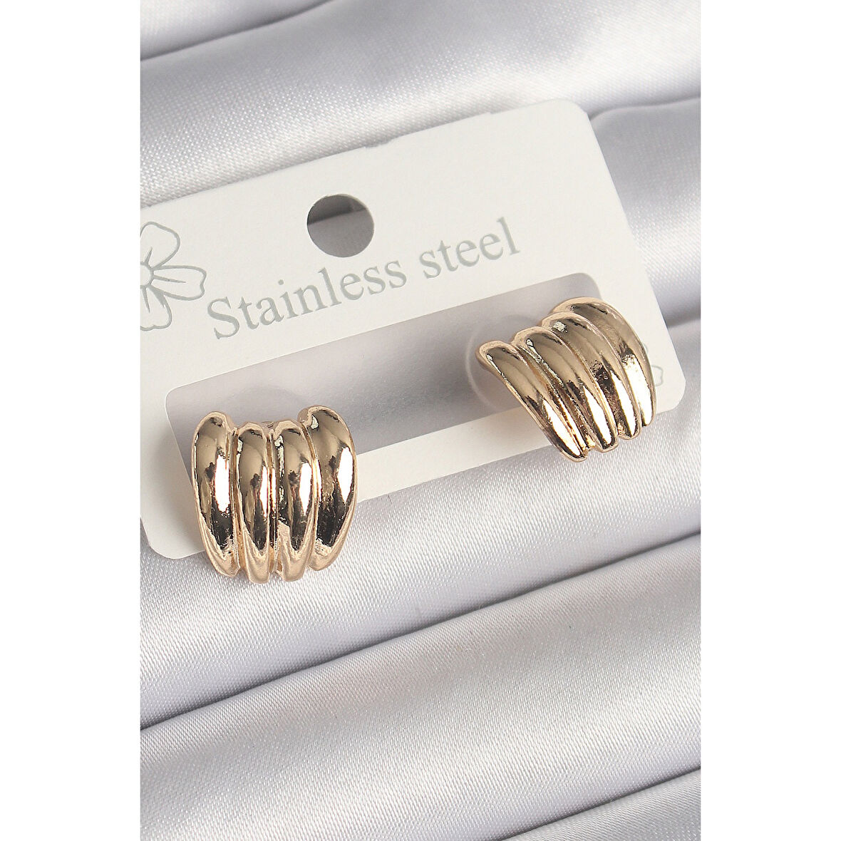 Pirinç Gold Renk İşlemeli Yarım Halka Model Kadın Küpe