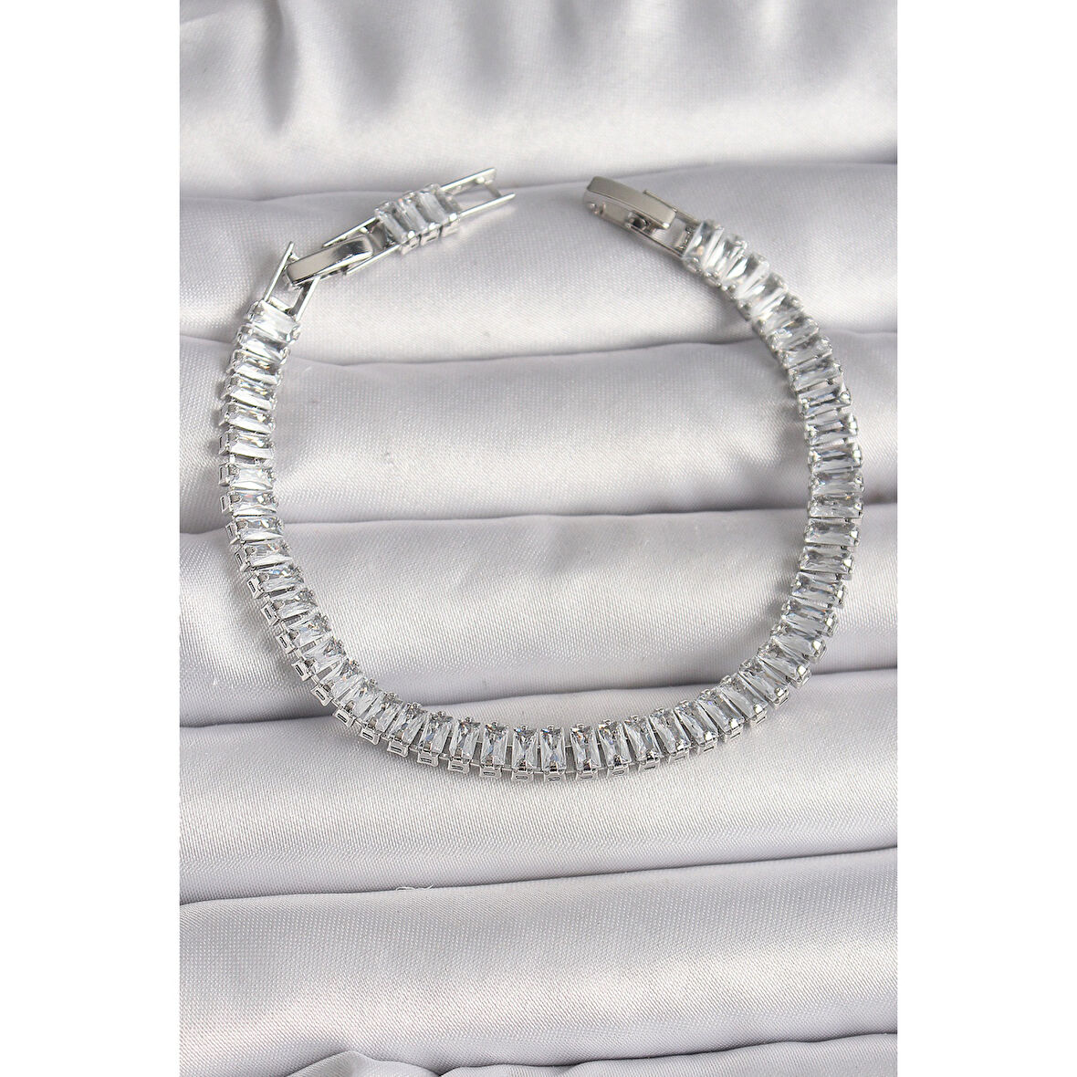 Pirinç Gümüş Renk Zirkon Taşlı Su Yolu Model Kadın Bileklik