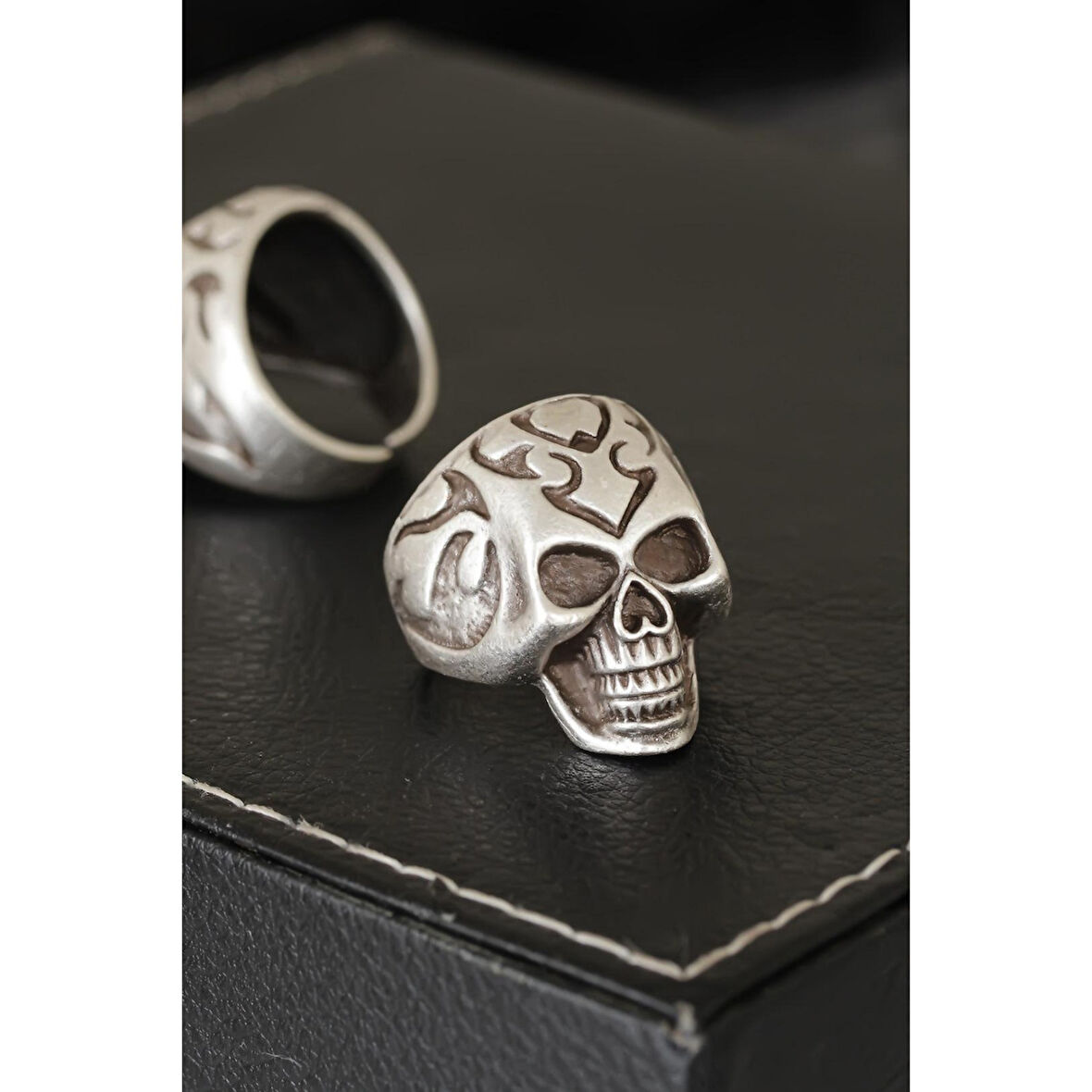 Kuru Kafa Tasarımlı Eskitme Gümüş Desenli Ayarlamalı Model Erkek Yüzük