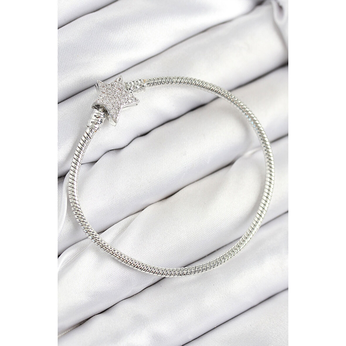 Pirinç Charm Zirkon Taşlı Yıldız Model Gümüş Renk Kadın Bileklik