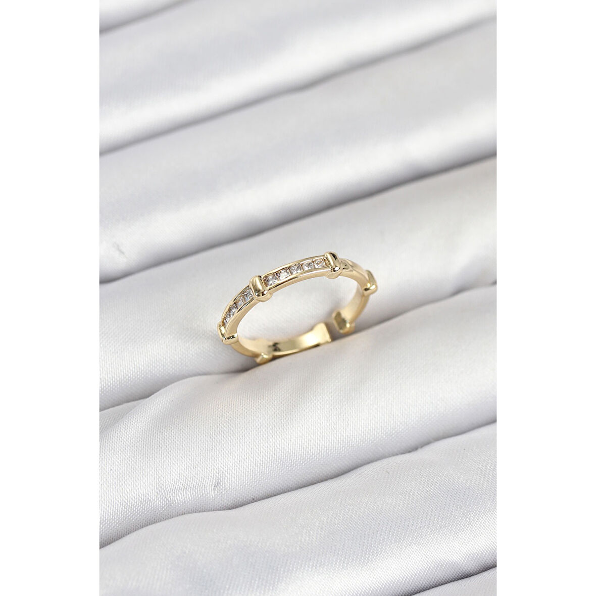 Pirinç Gold Renk Kemik Model Zirkon Taşlı Kadın Yüzük