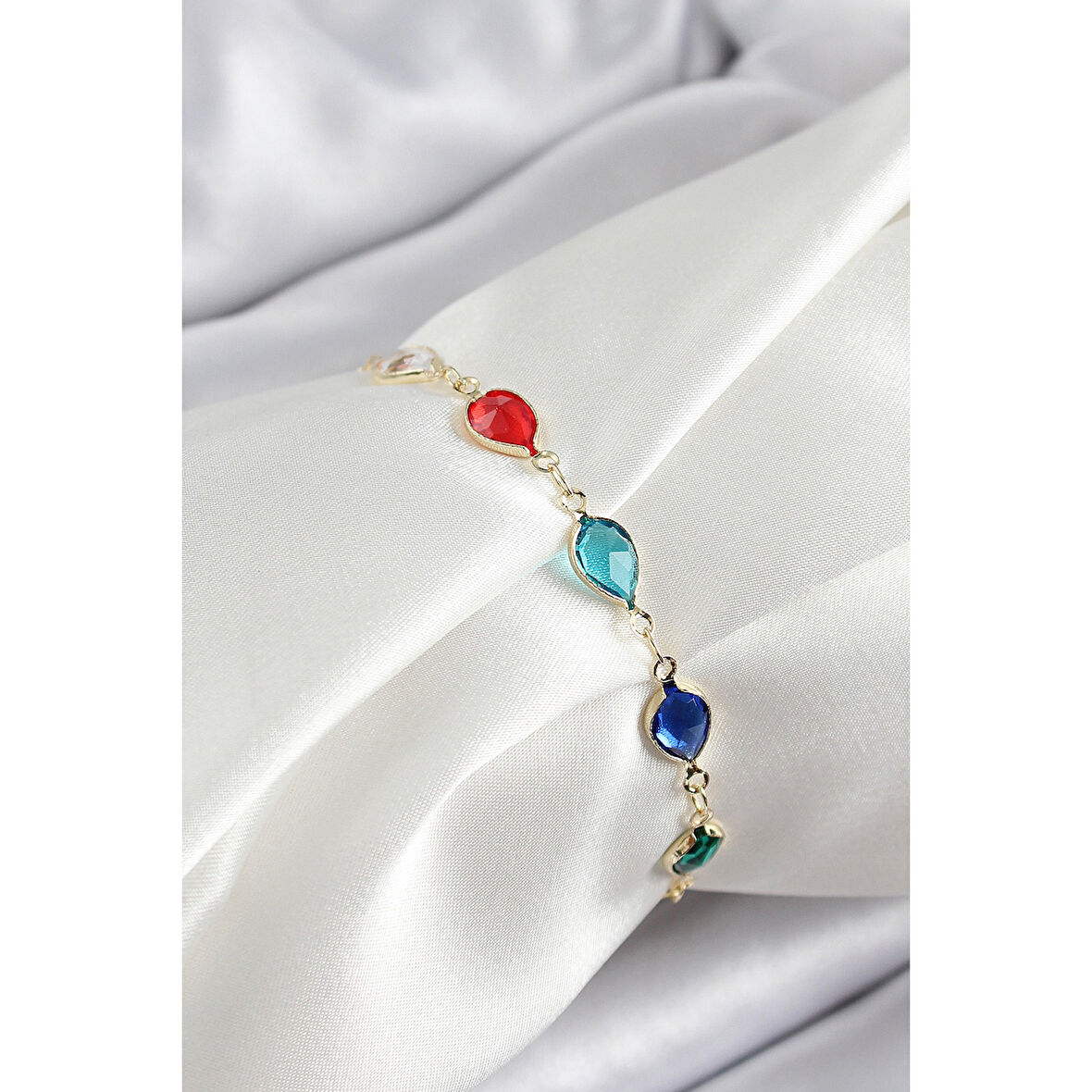 Pirinç Gold Renk Karışık Renk Damla Zirkon Taşlı Kadın Bileklik